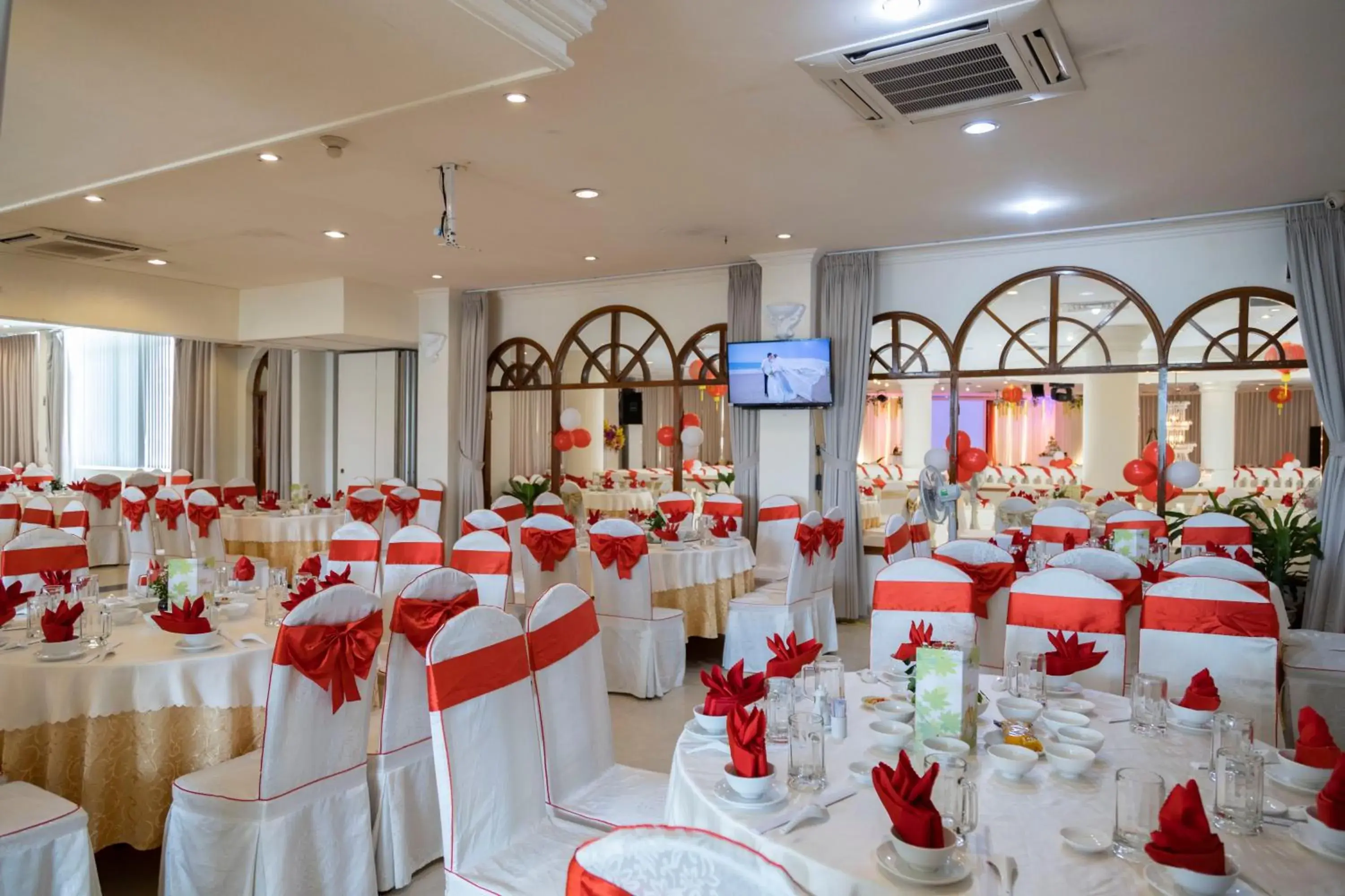 Restaurant/places to eat in Sammy Hotel Restaurant/places to eat in Sammy Hotel