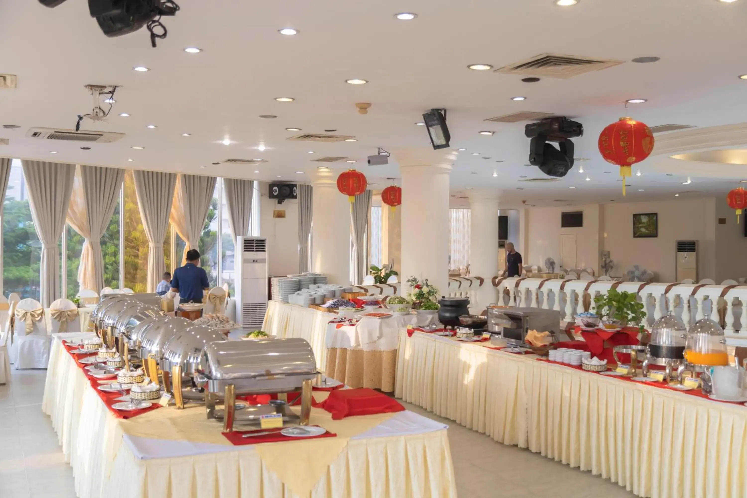 Restaurant/places to eat in Sammy Hotel Restaurant/places to eat in Sammy Hotel