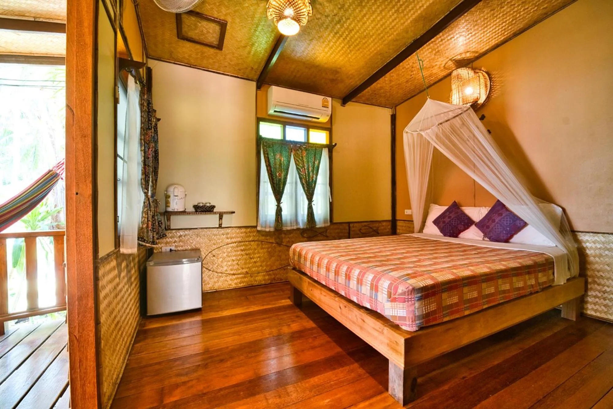 Bed in Longtail Beach Resort