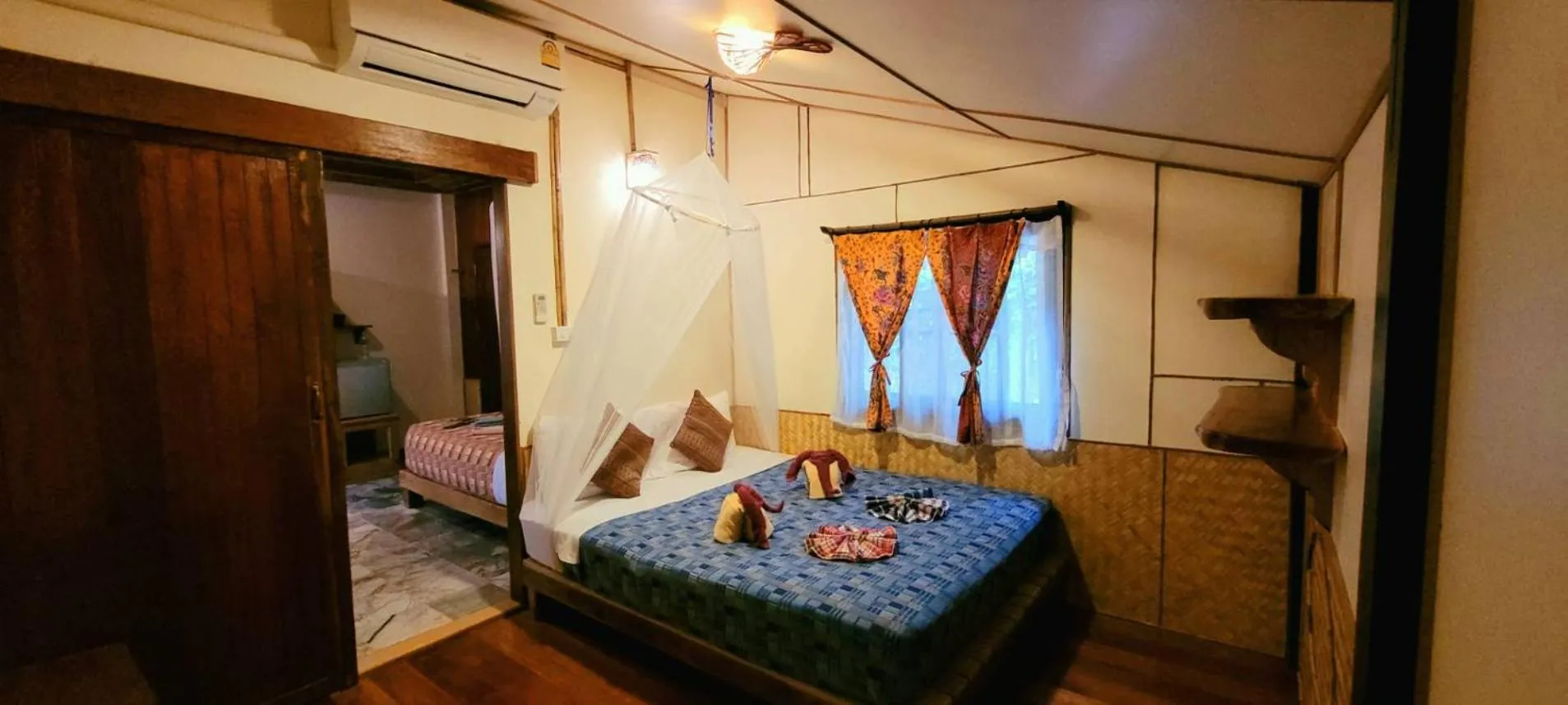 Bed in Longtail Beach Resort