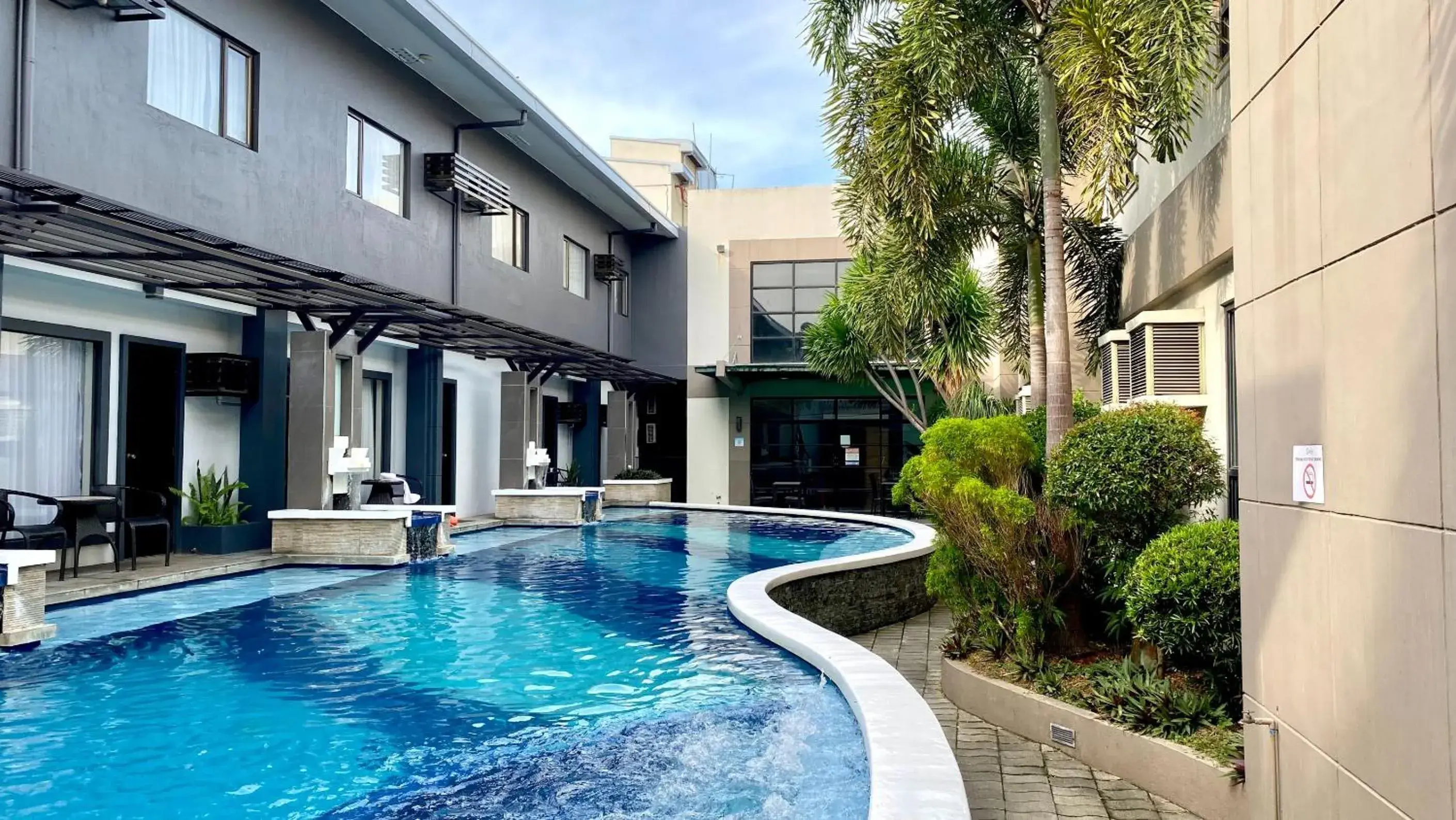 Pool view in Circle Inn Hotel and Suites Bacolod Pool view in Circle Inn Hotel and Suites Bacolod