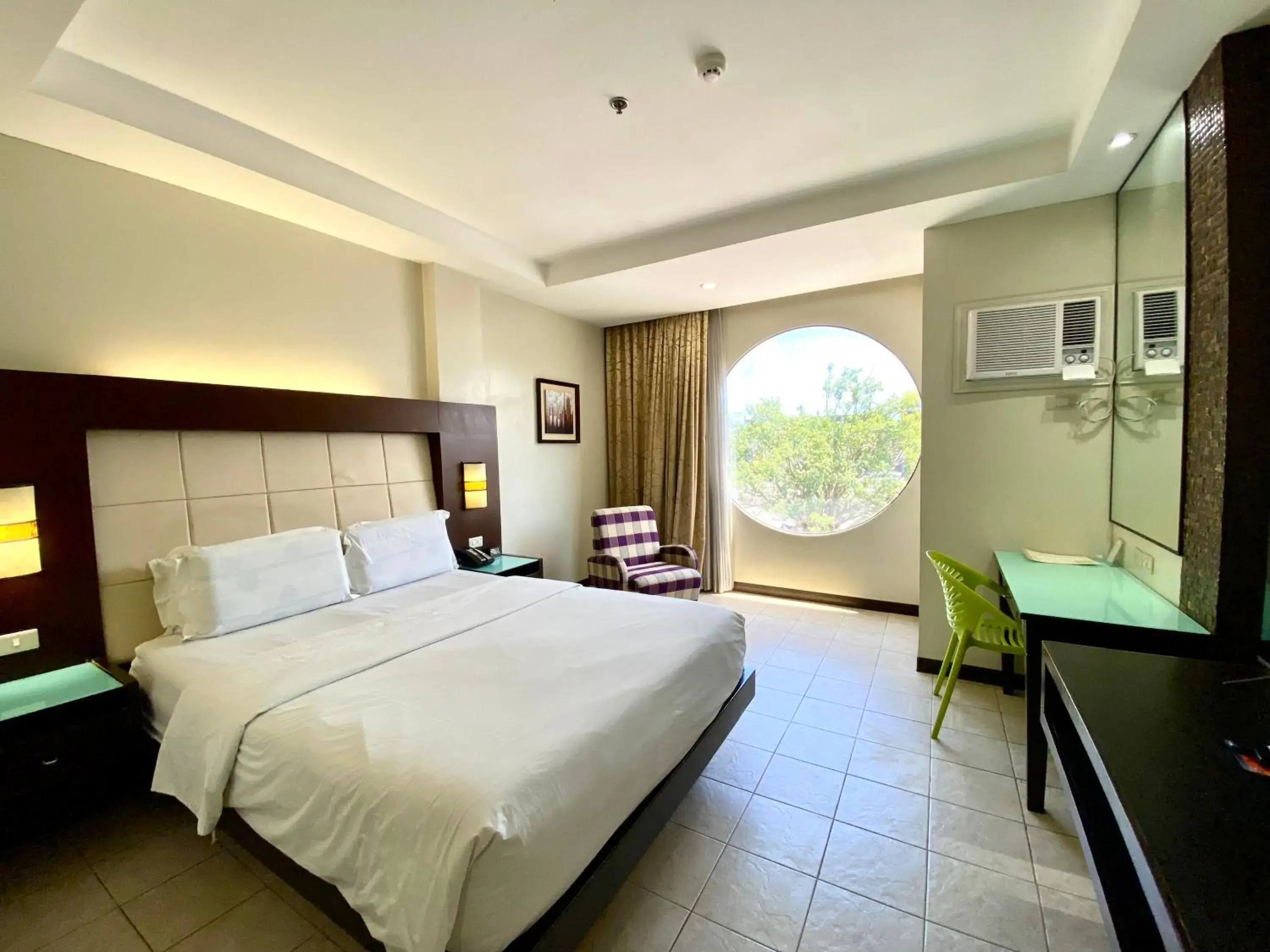 View (from property/room), Bed in Circle Inn Hotel and Suites Bacolod View (from property/room), Bed in Circle Inn Hotel and Suites Bacolod