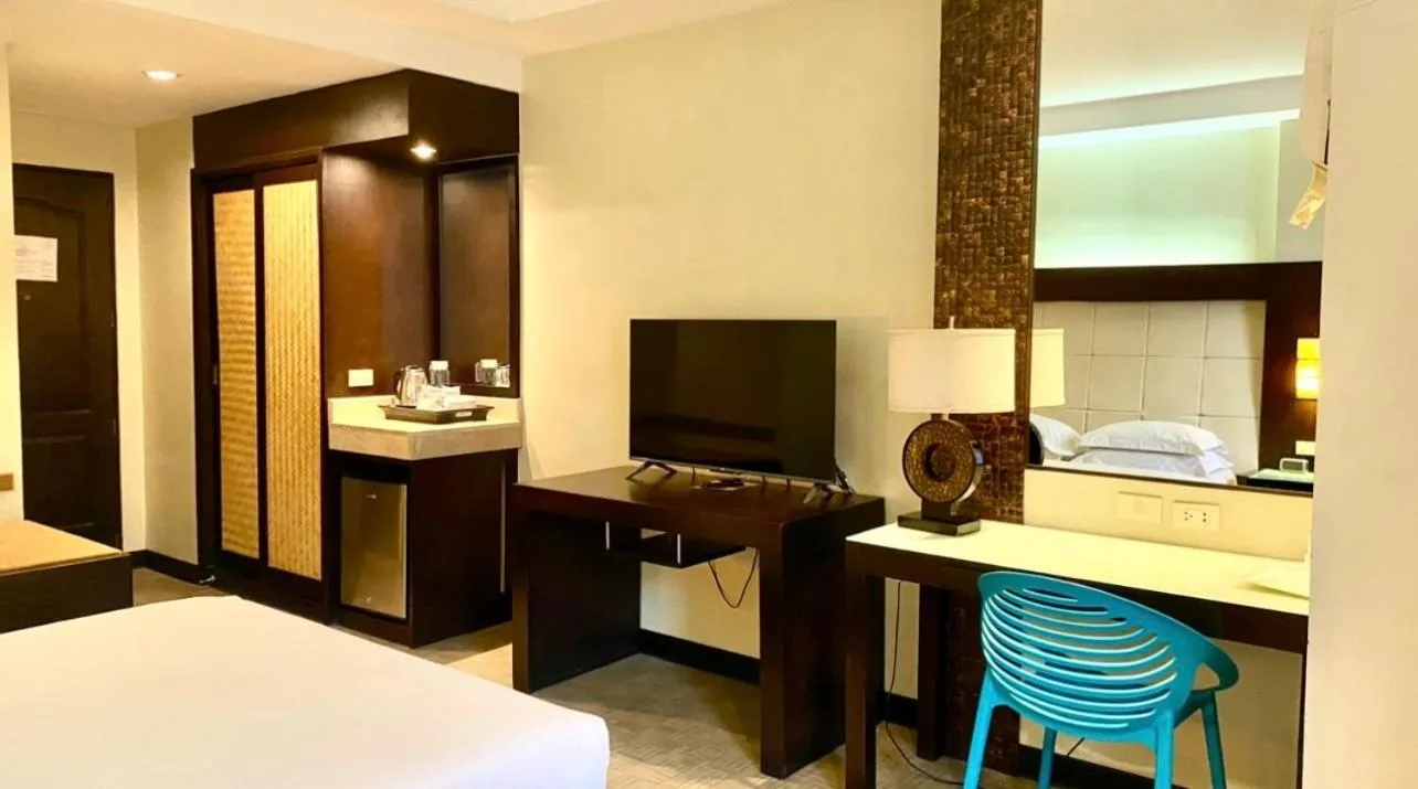 Bed in Circle Inn Hotel and Suites Bacolod