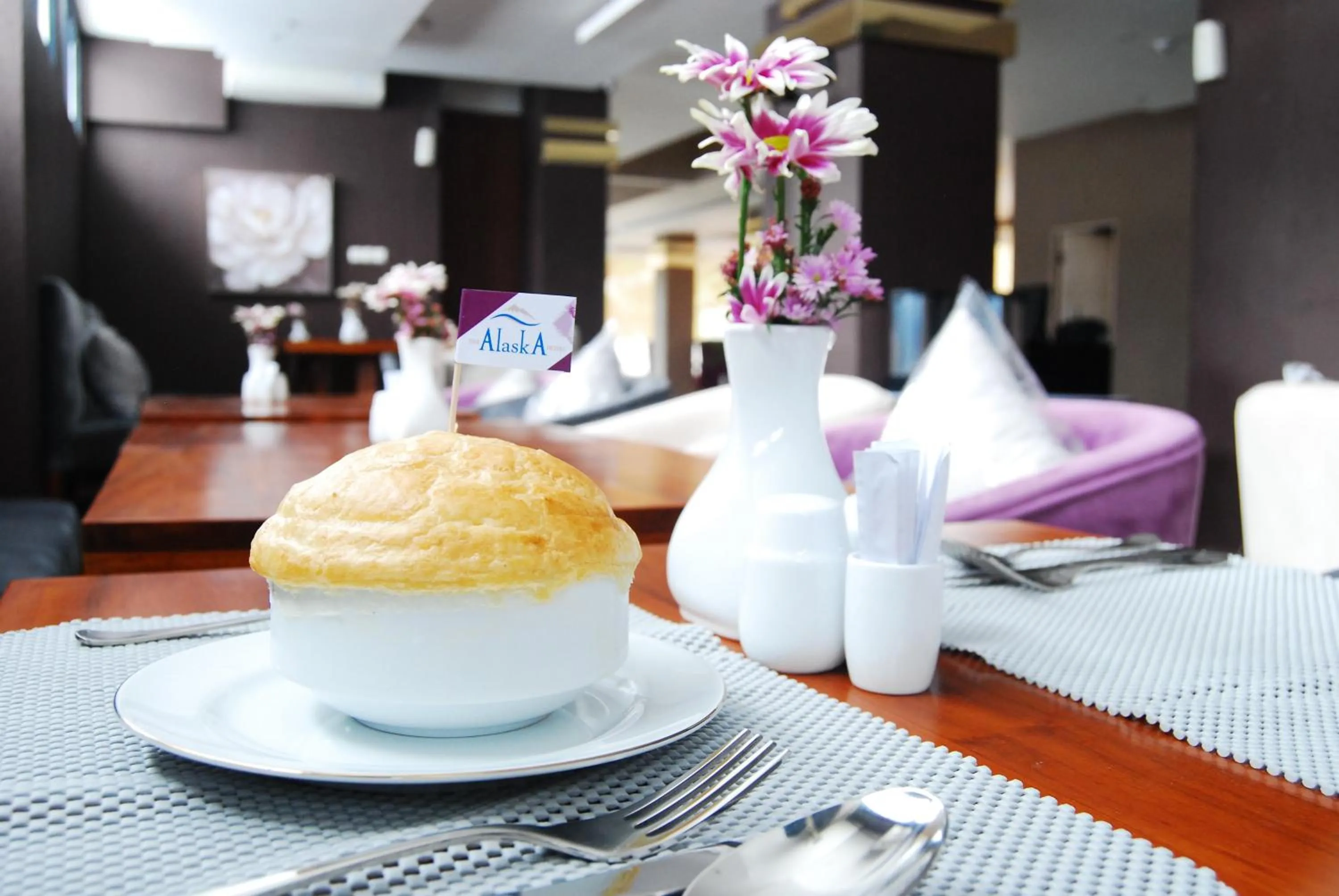 Restaurant/Places to Eat in Horison Inn Alaska