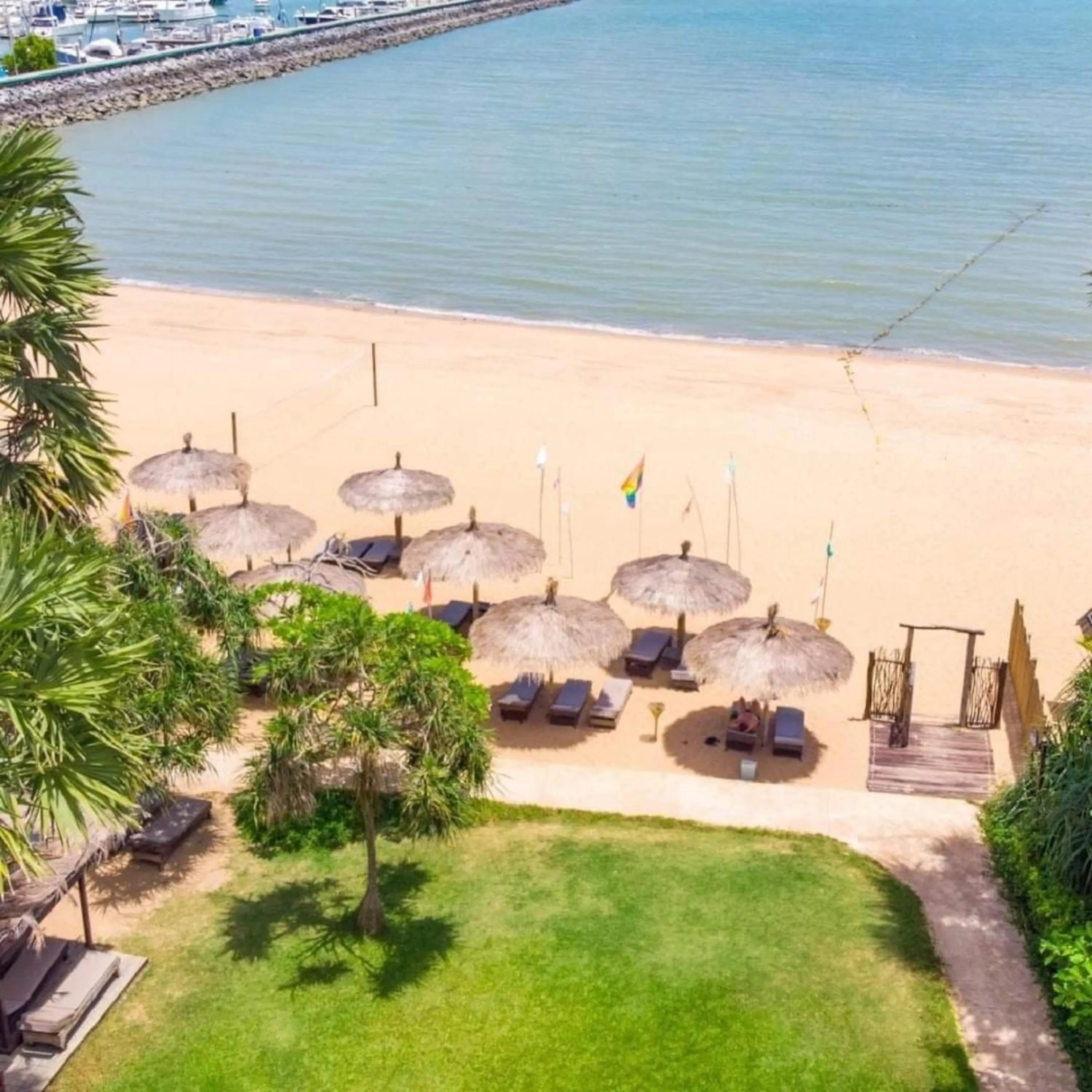 Beach in Botany Beach Resort Pattaya