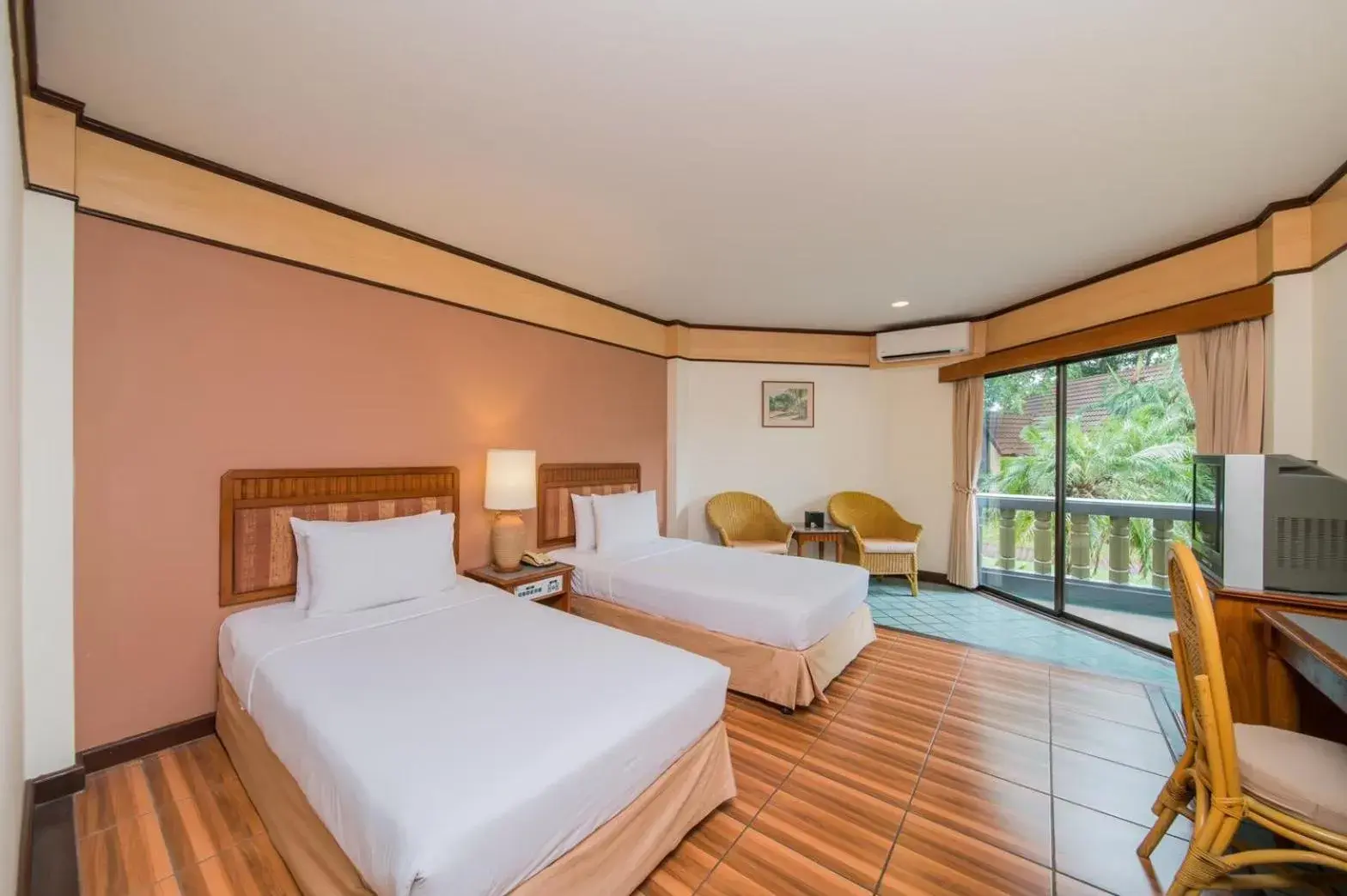 Bedroom, Bed in Botany Beach Resort Pattaya Bedroom, Bed in Botany Beach Resort Pattaya