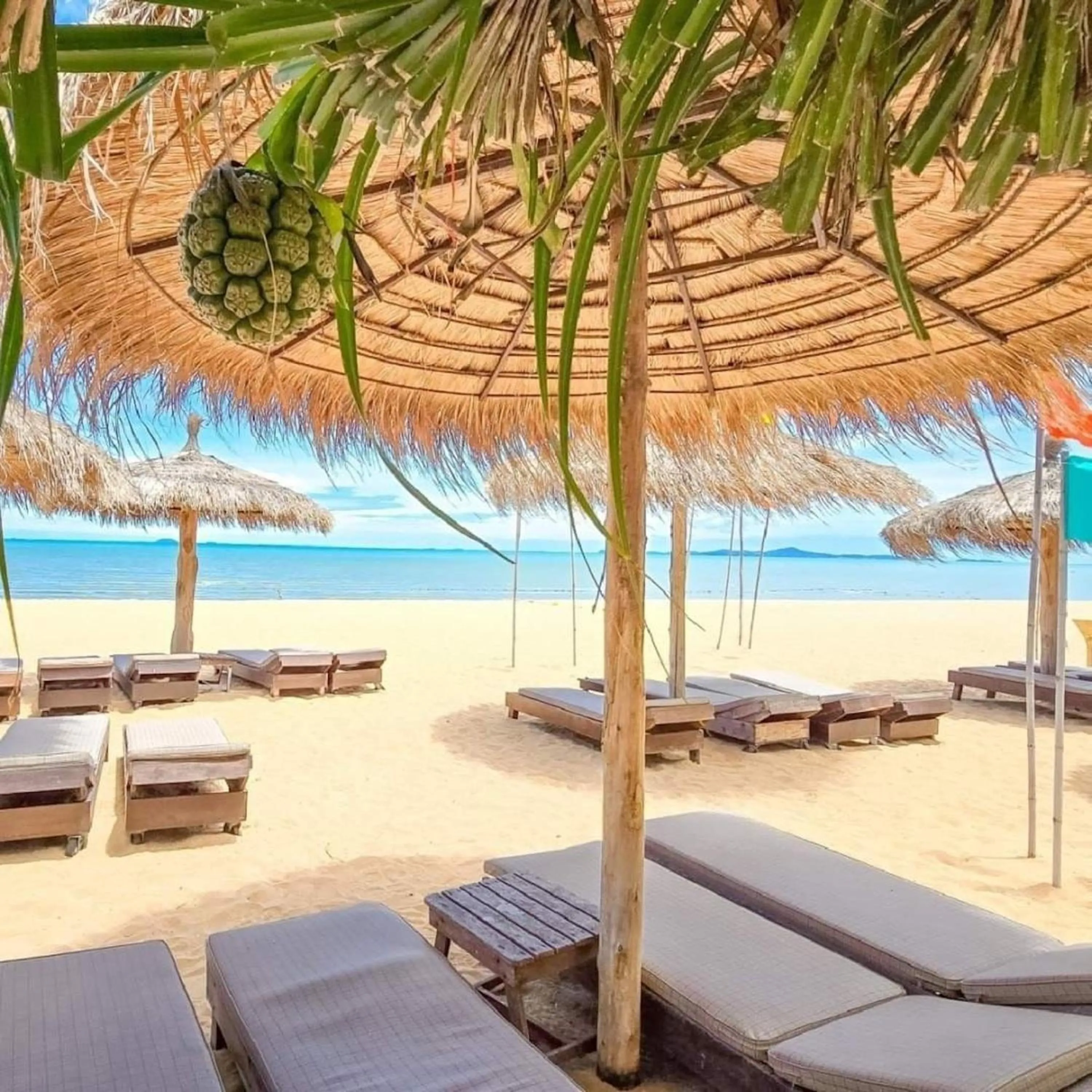 Beach in Botany Beach Resort Pattaya