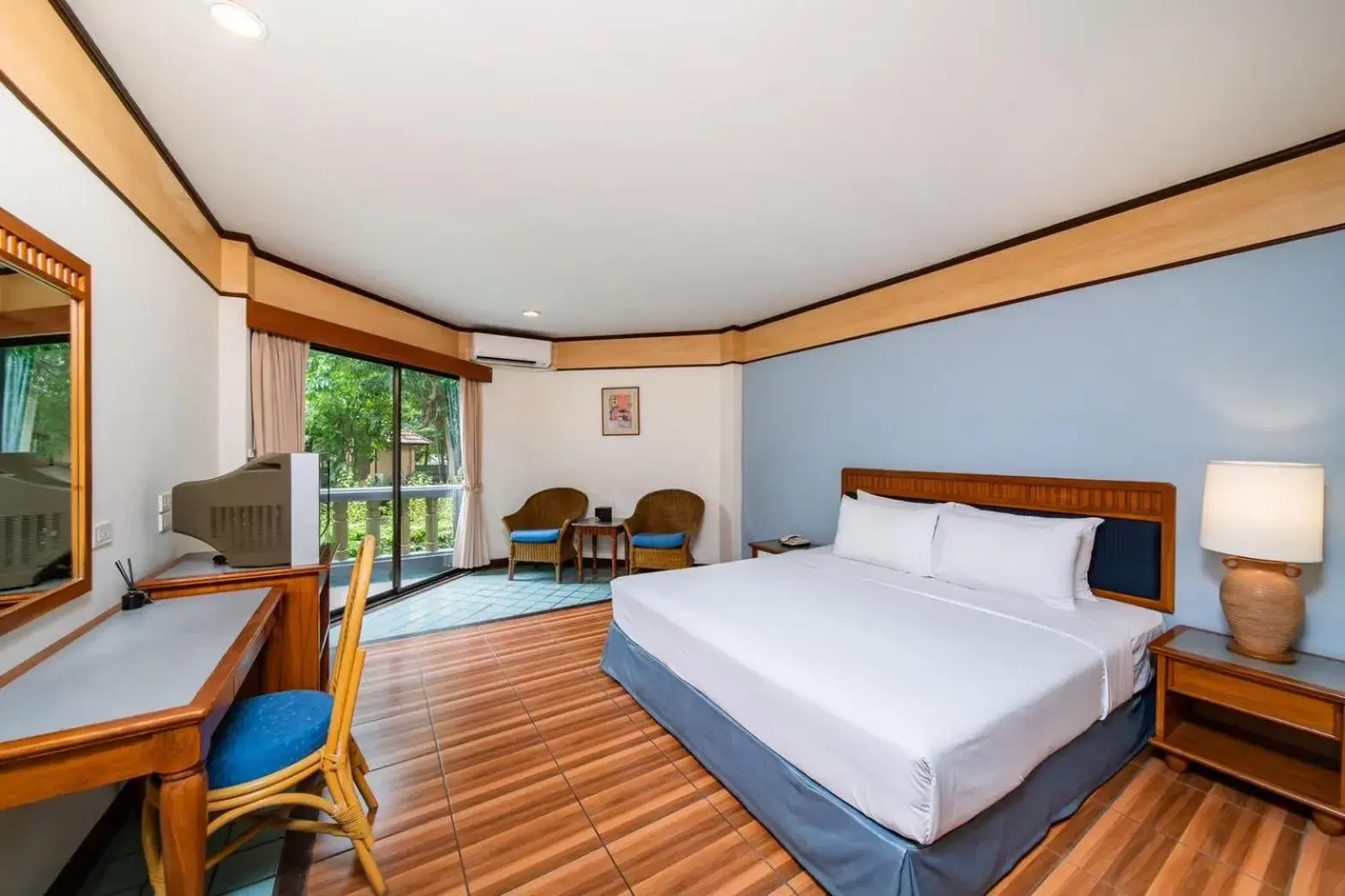 Bedroom, Bed in Botany Beach Resort Pattaya Bedroom, Bed in Botany Beach Resort Pattaya