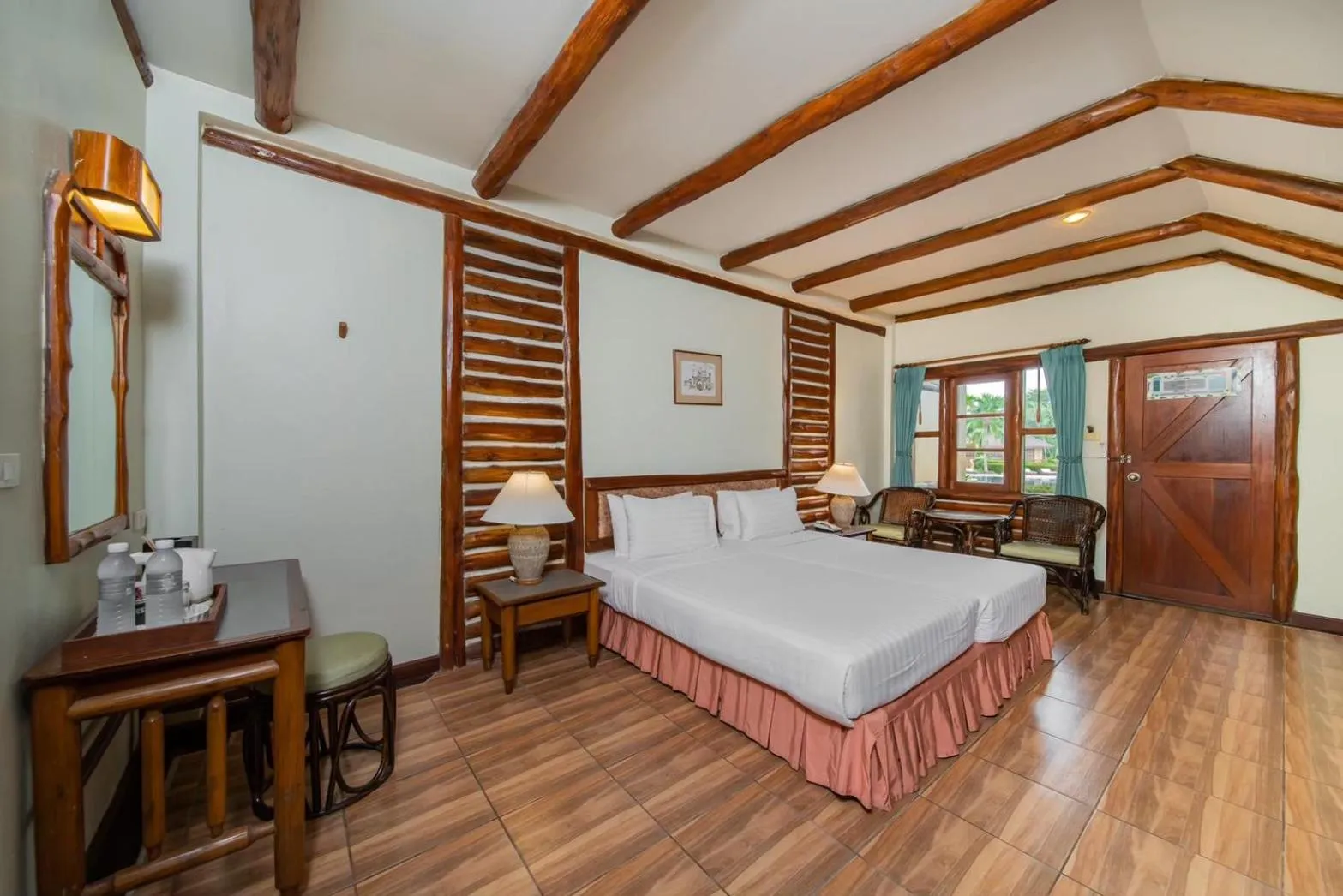 Bedroom, Bed in Botany Beach Resort Pattaya