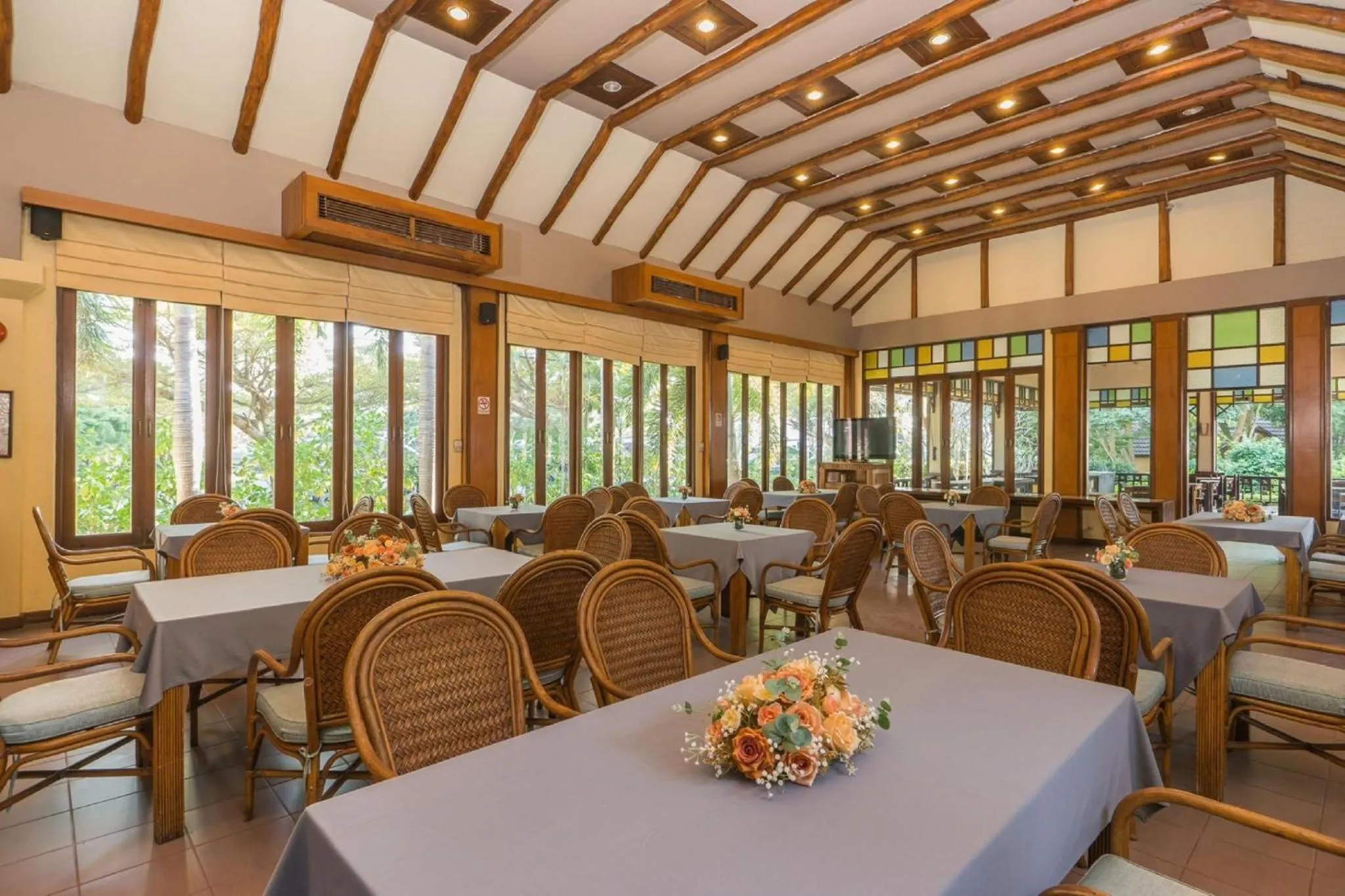 Restaurant/places to eat in Botany Beach Resort Pattaya