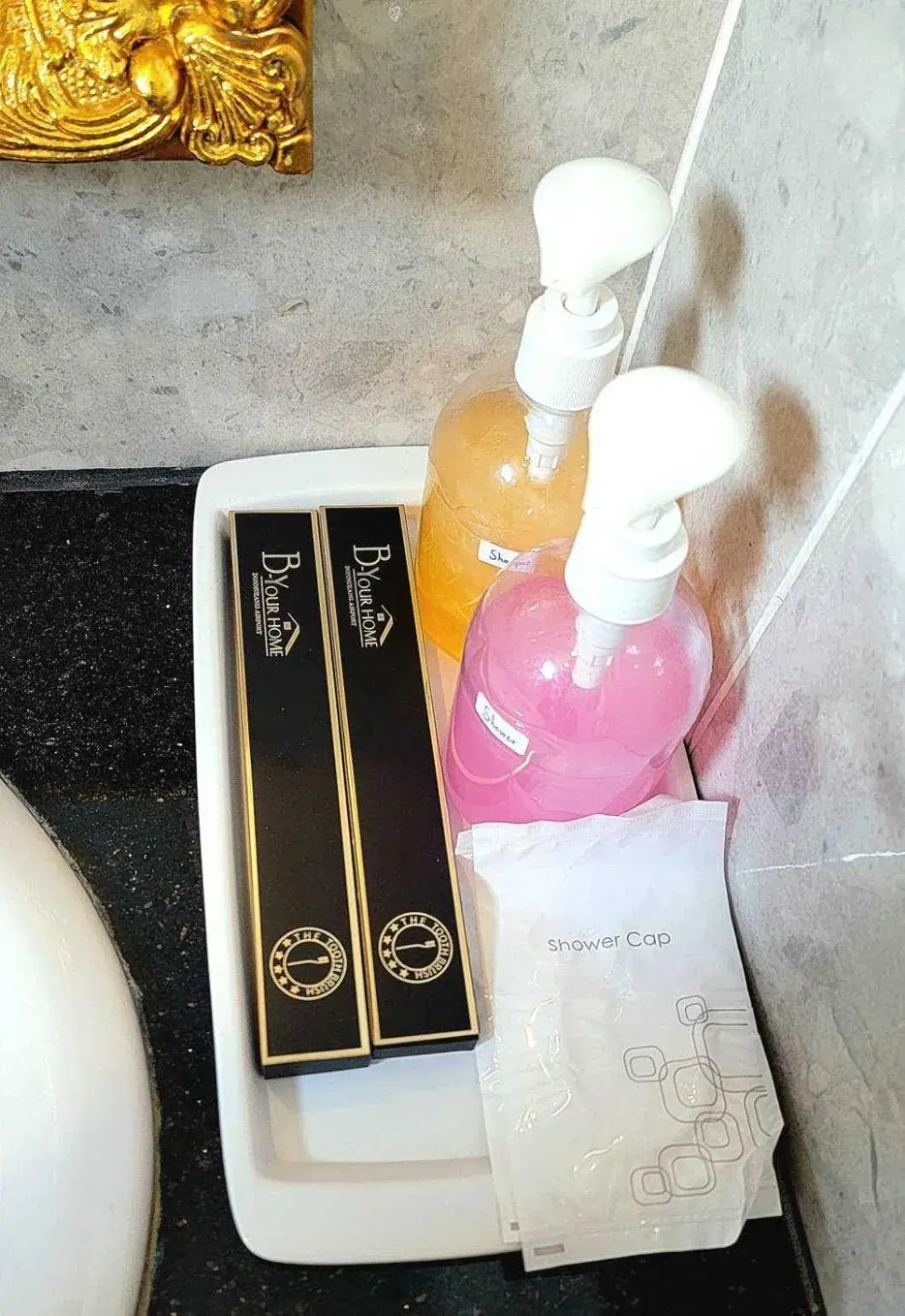 Deluxe Double or Twin Room in B-your home Hotel Don Mueang Airport Bangkok 如你家酒店 Deluxe Double or Twin Room in B-your home Hotel Don Mueang Airport Bangkok 如你家酒店