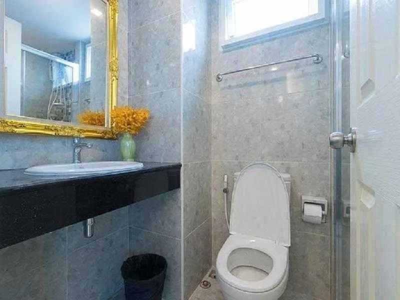 Superior King Room in B-your home Hotel Don Mueang Airport Bangkok 如你家酒店