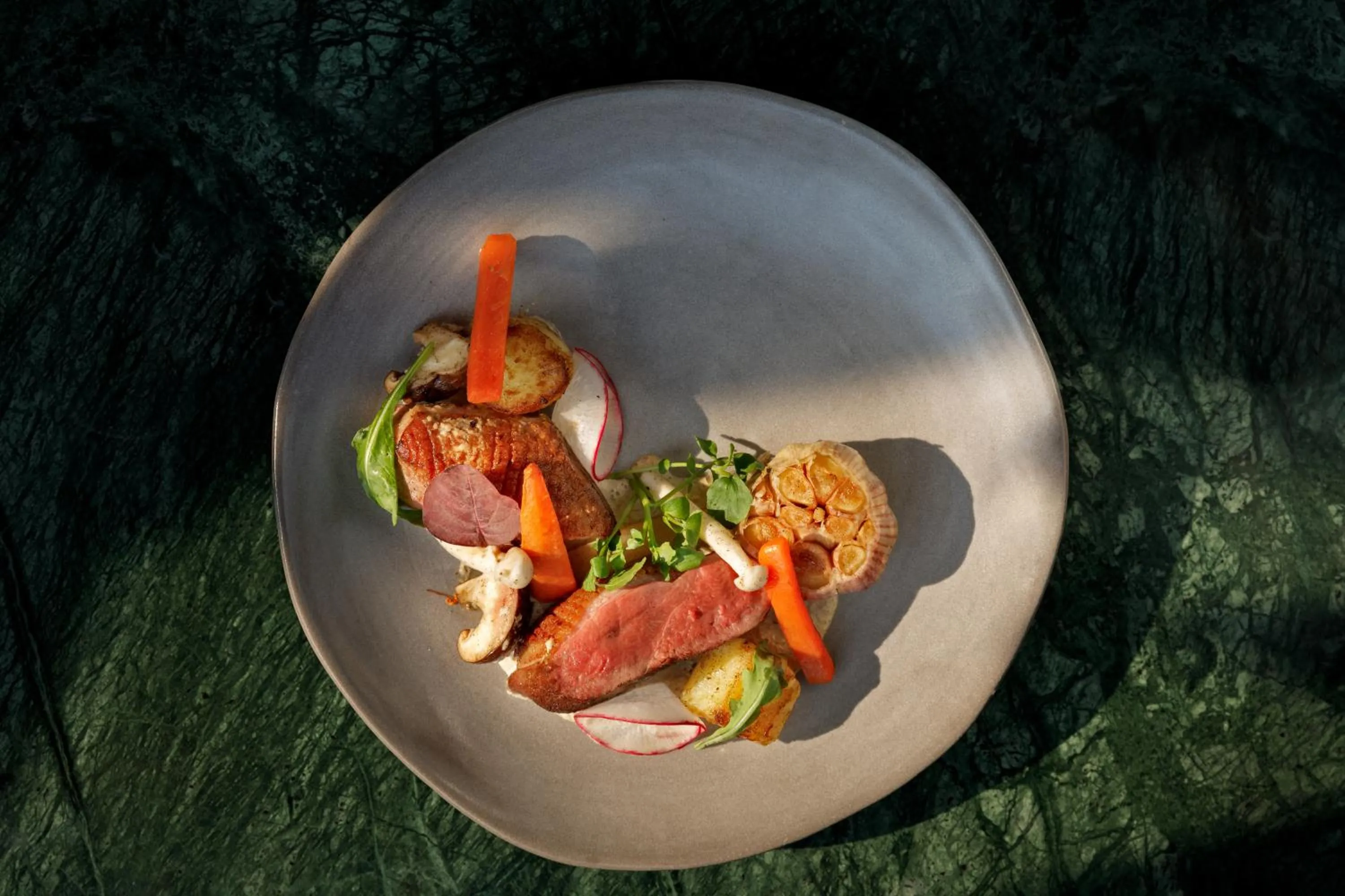 Restaurant/places to eat in Maison Dalabua