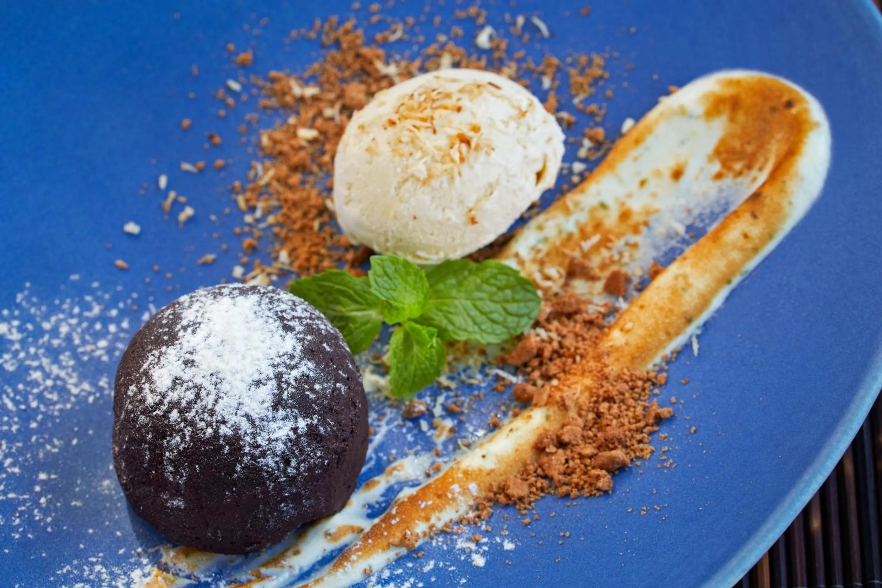 Restaurant/places to eat in Maison Dalabua