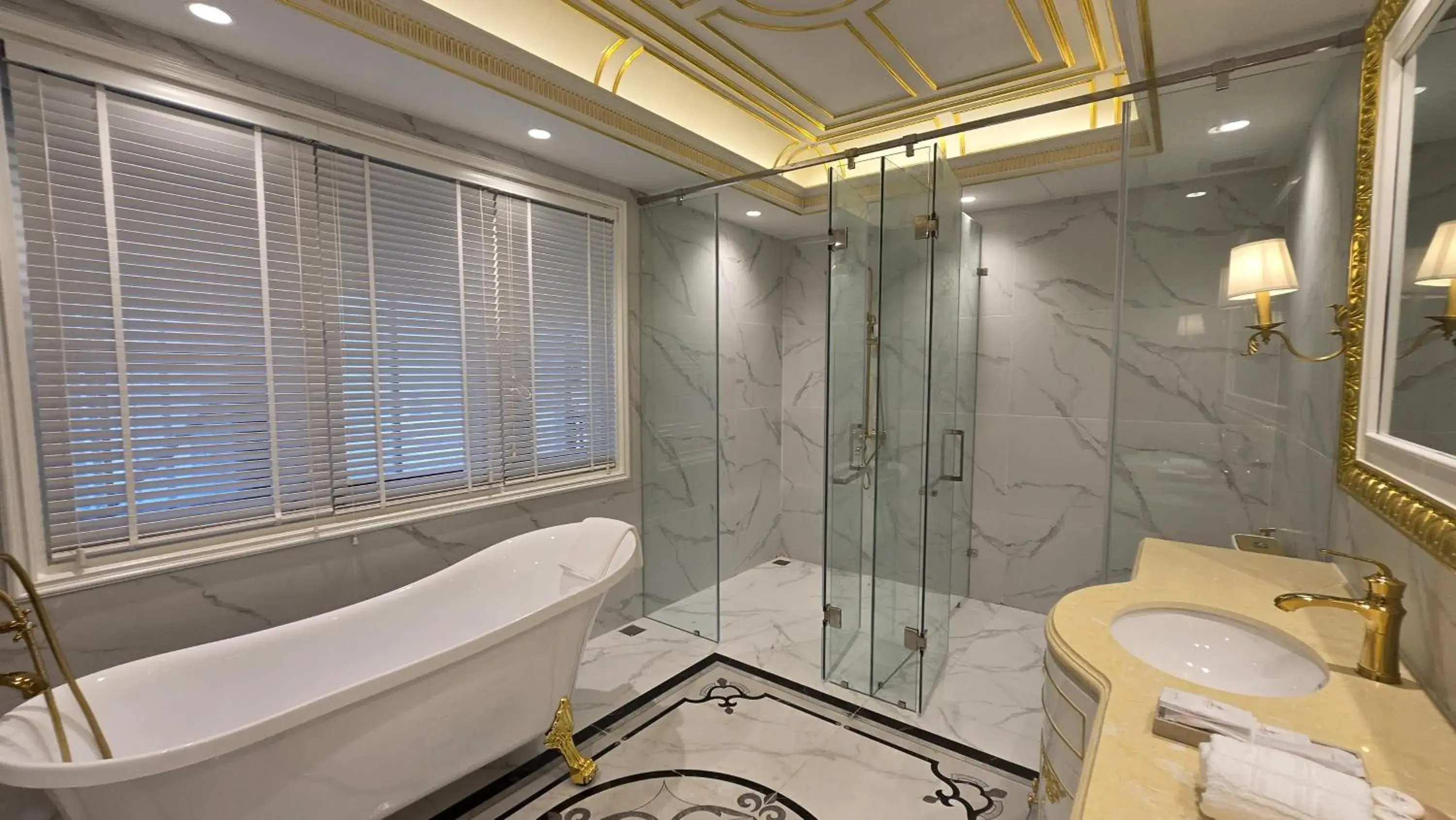 Bathroom in Champa Palace Hotel Bathroom in Champa Palace Hotel