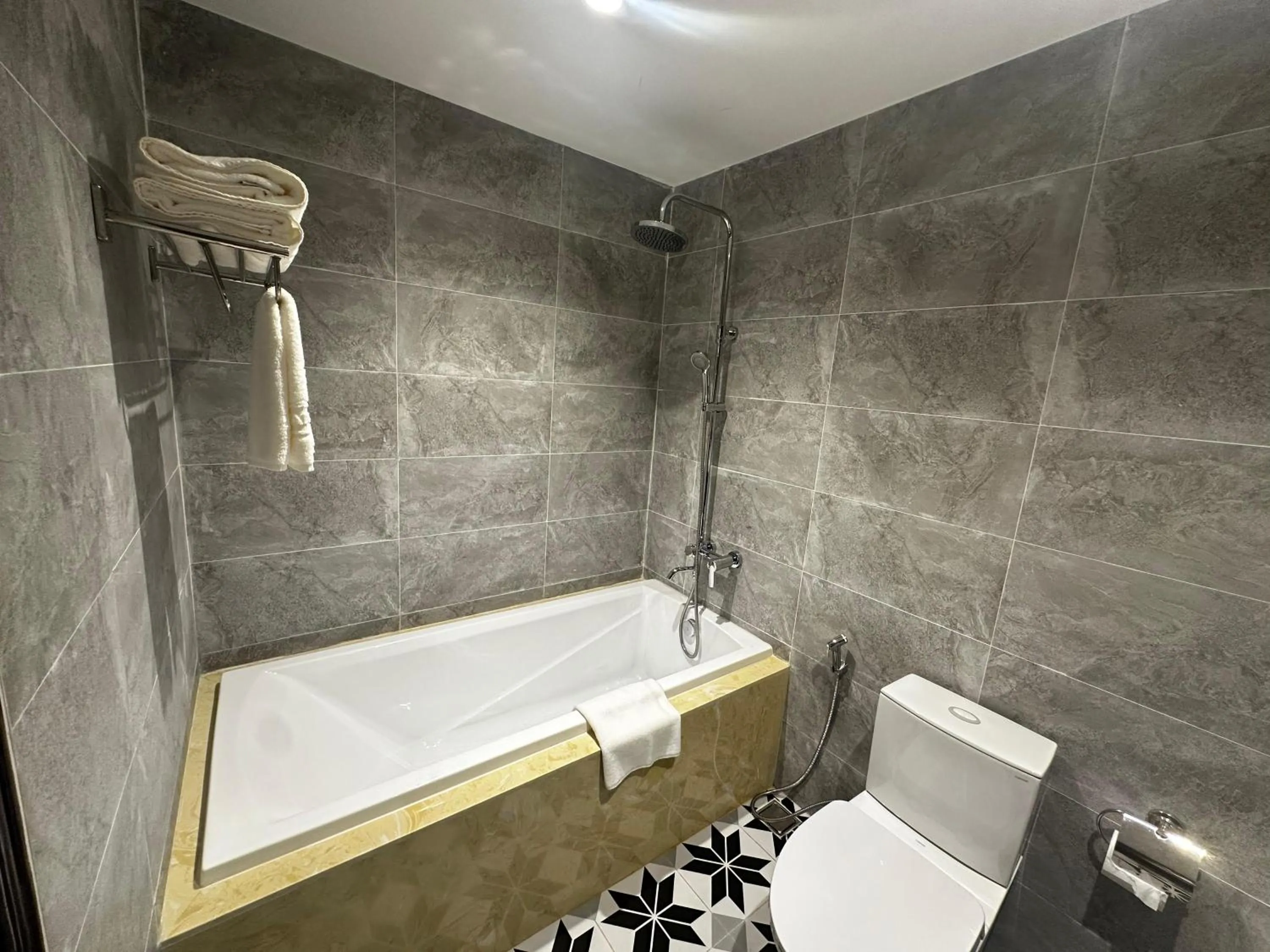 Bathroom in Champa Palace Hotel