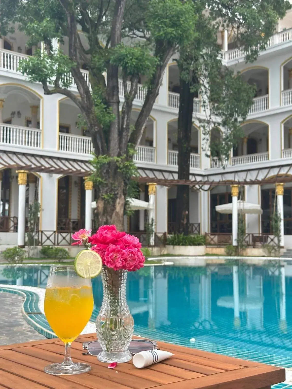 Swimming pool in Champa Palace Hotel Swimming pool in Champa Palace Hotel