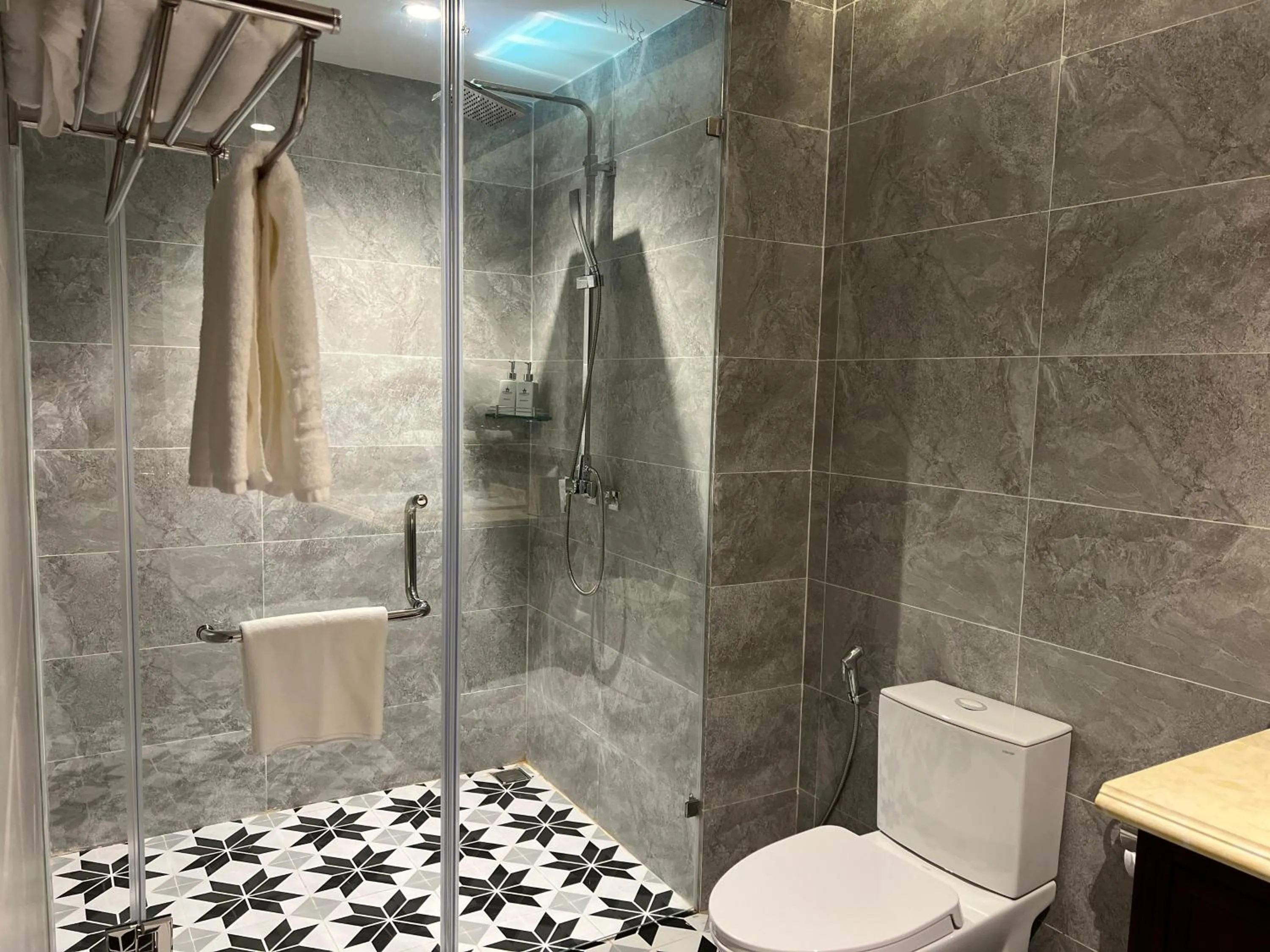 Bathroom in Champa Palace Hotel