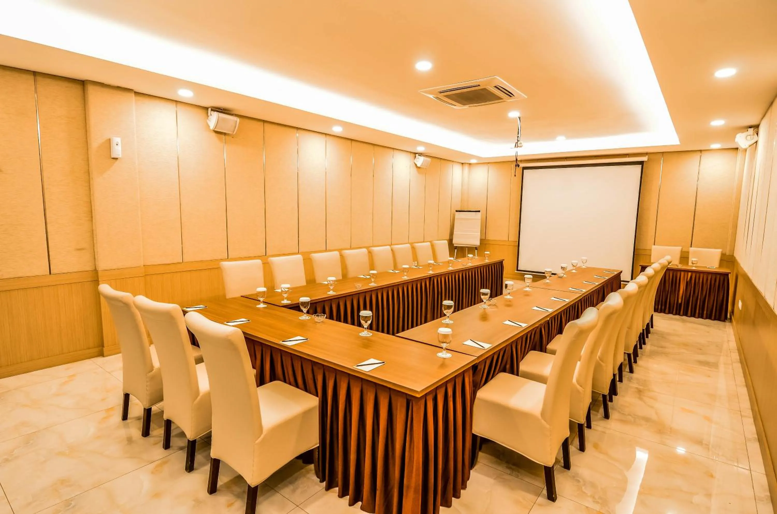 Business facilities in El Cavana Bandung