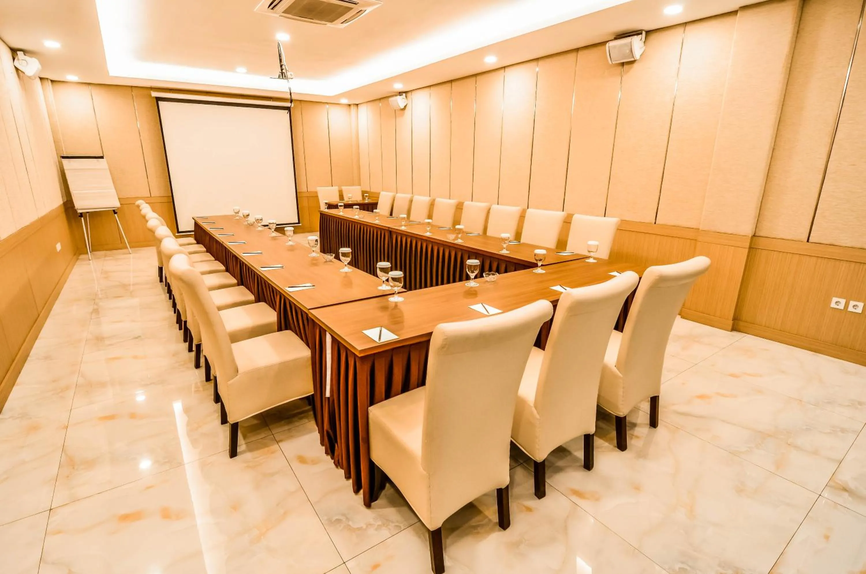 Business facilities in El Cavana Bandung