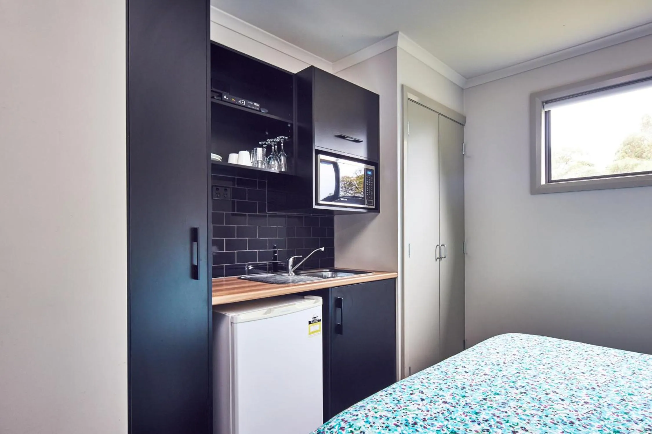Kitchen or kitchenette, Bed in NRMA Port Arthur Holiday Park