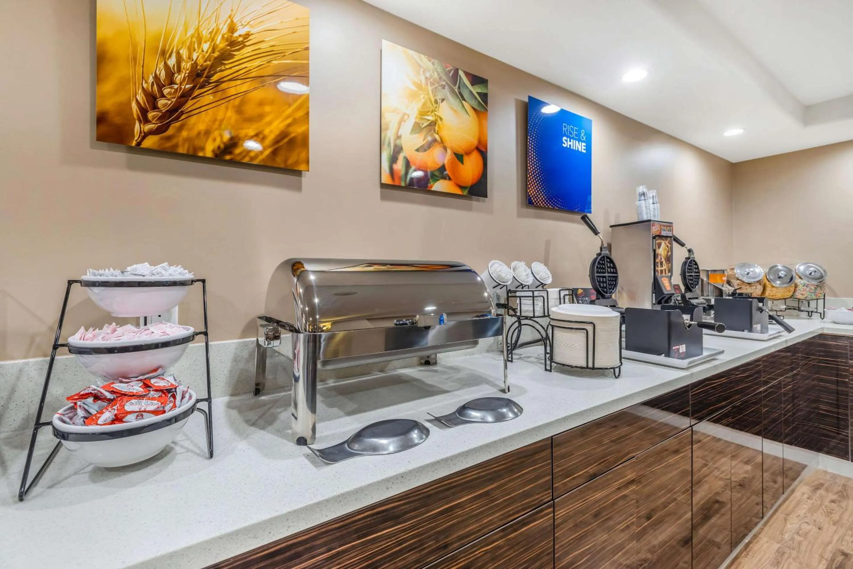 Breakfast in Comfort Inn Monterey Park - Los Angeles