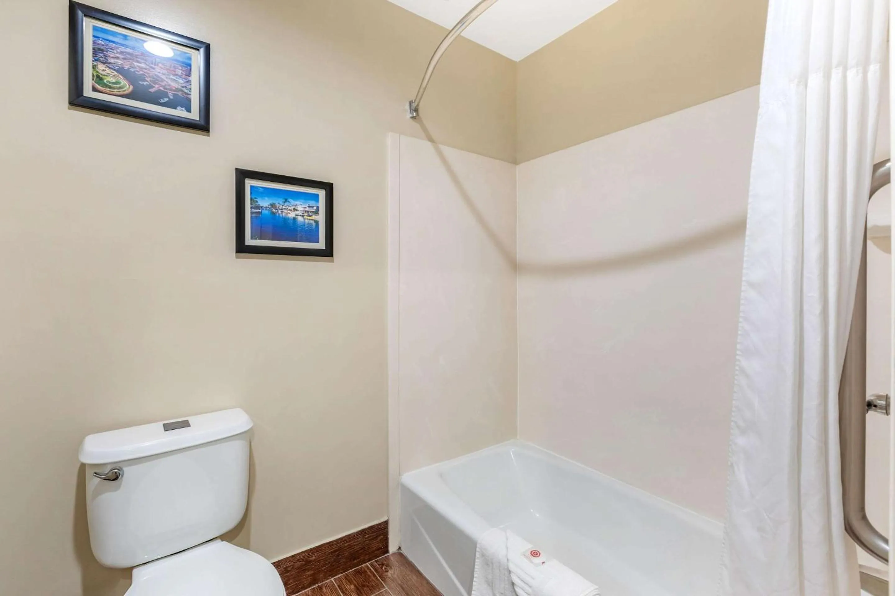 Bedroom in Comfort Inn Monterey Park - Los Angeles