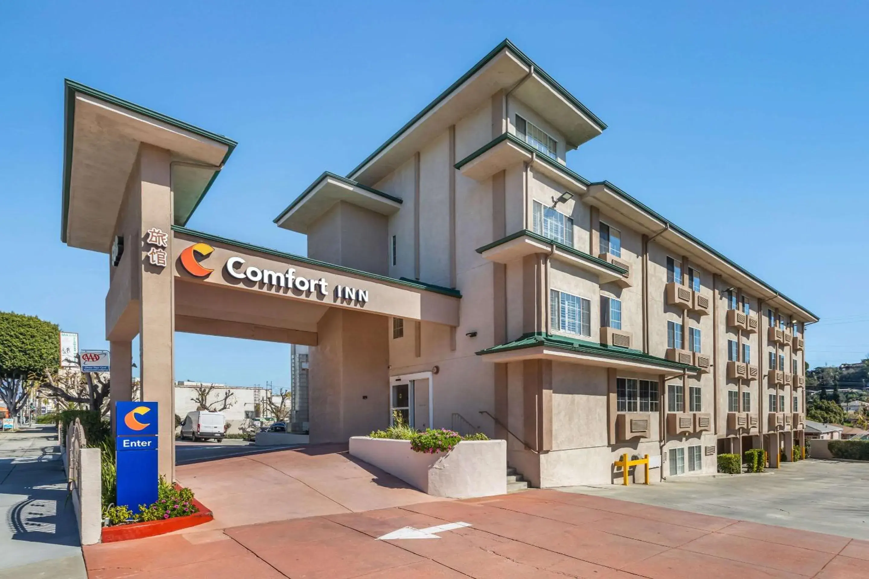 Property building in Comfort Inn Monterey Park - Los Angeles Property building in Comfort Inn Monterey Park - Los Angeles