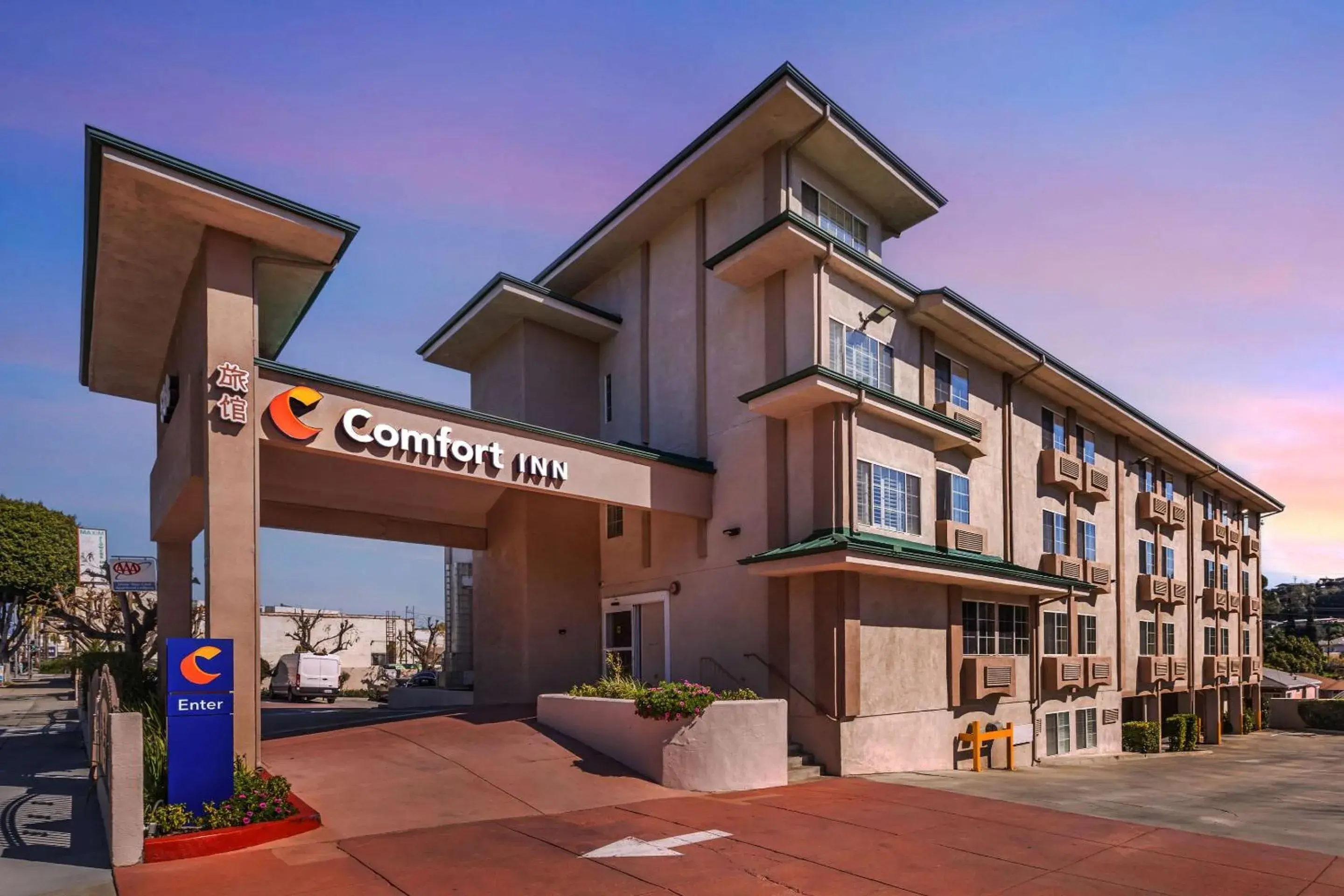 Property building in Comfort Inn Monterey Park - Los Angeles Property building in Comfort Inn Monterey Park - Los Angeles