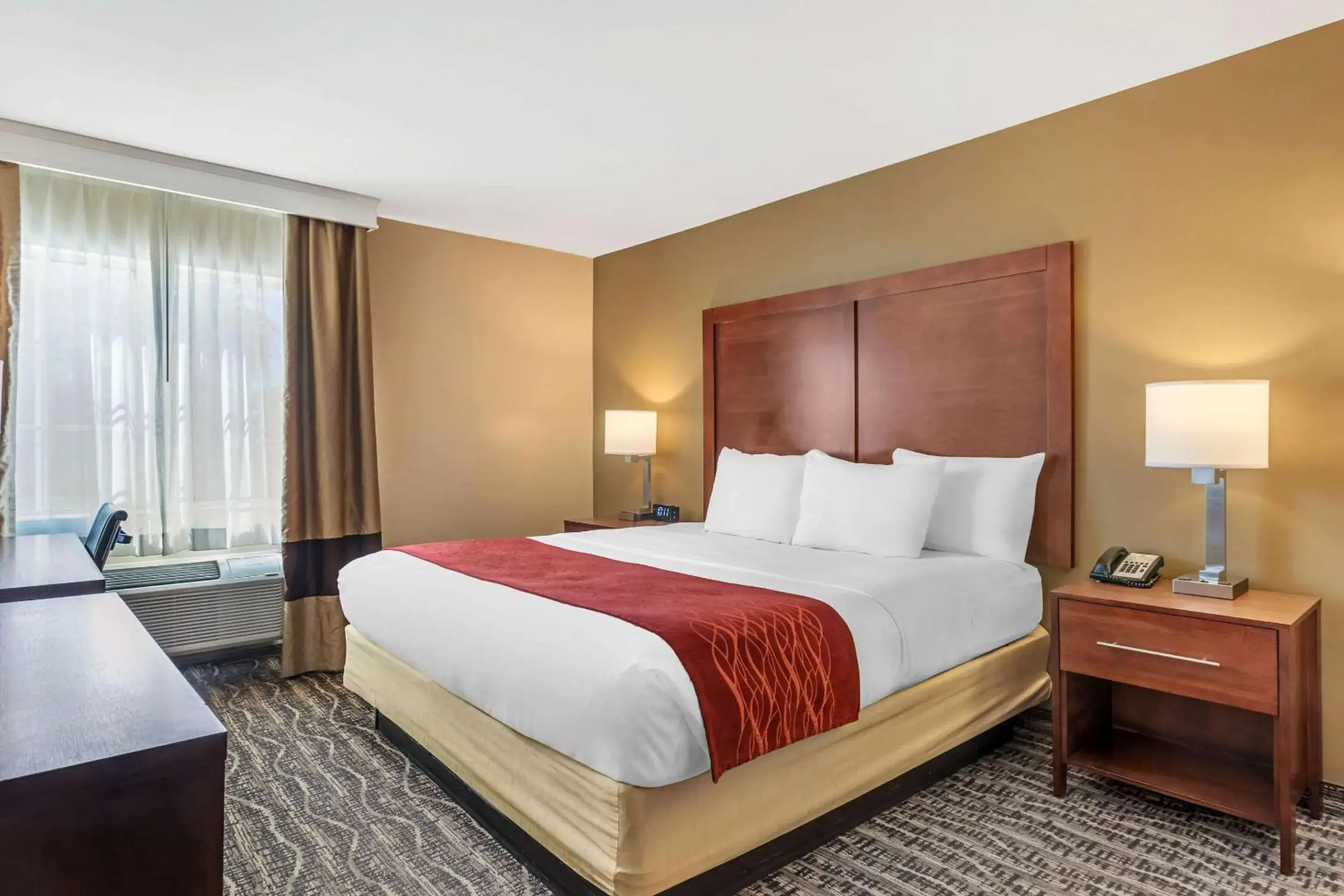 Bedroom, Bed in Comfort Inn Monterey Park - Los Angeles Bedroom, Bed in Comfort Inn Monterey Park - Los Angeles