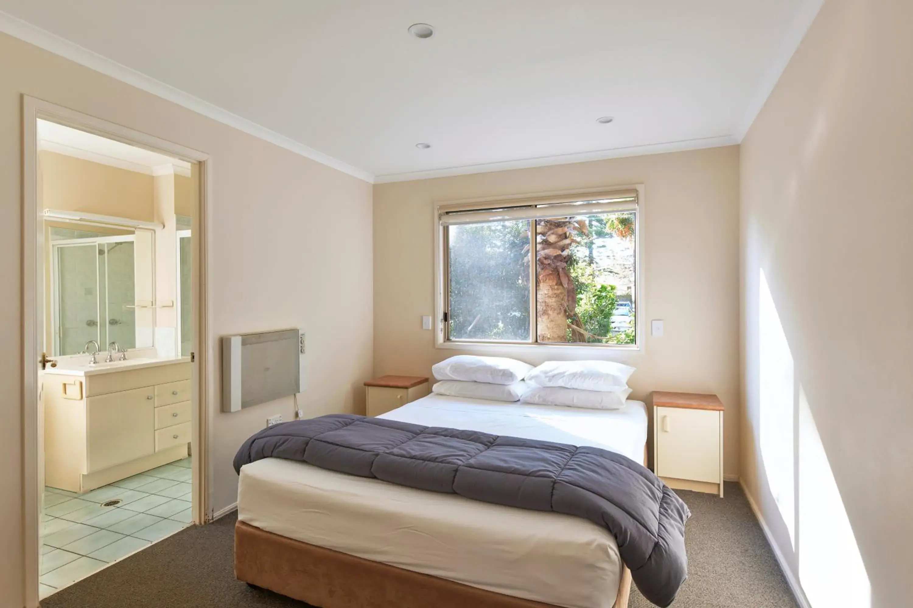 Bungalow in Big4 Sydney Lakeside Holiday Park Bungalow in Big4 Sydney Lakeside Holiday Park