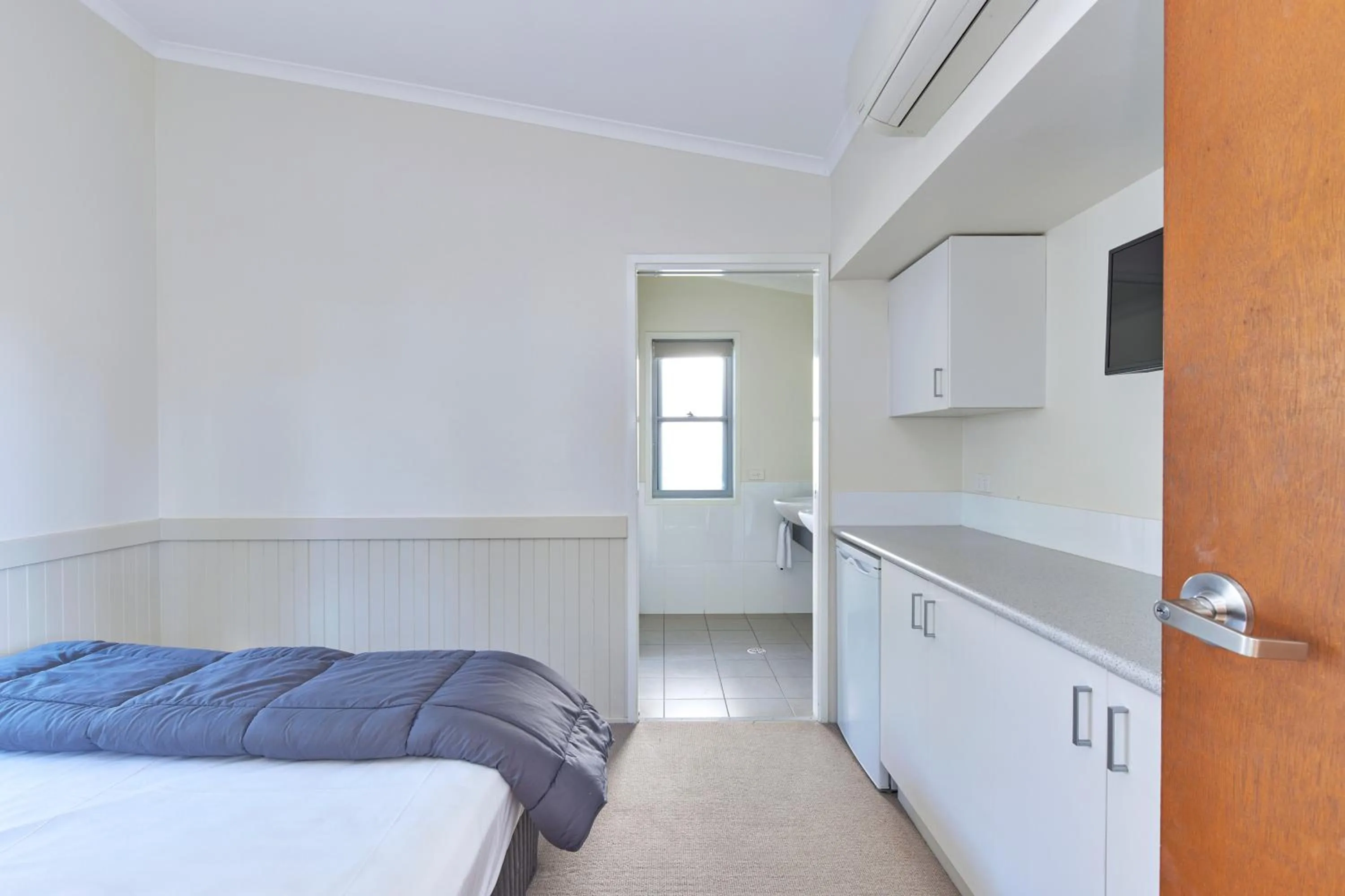 Bed in Big4 Sydney Lakeside Holiday Park