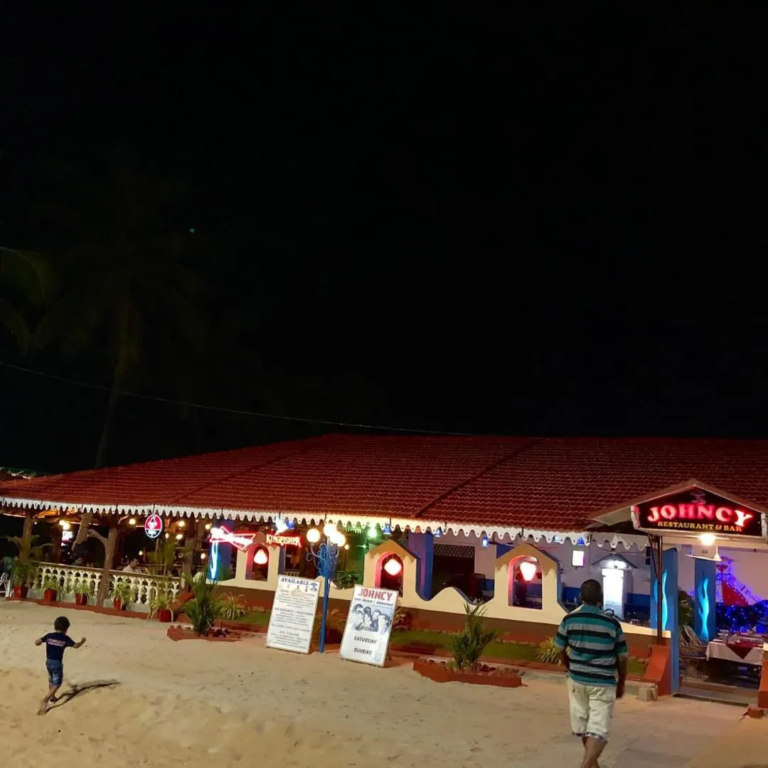 Restaurant/places to eat in 'Golden Oceans' 3 bhk beach view villa