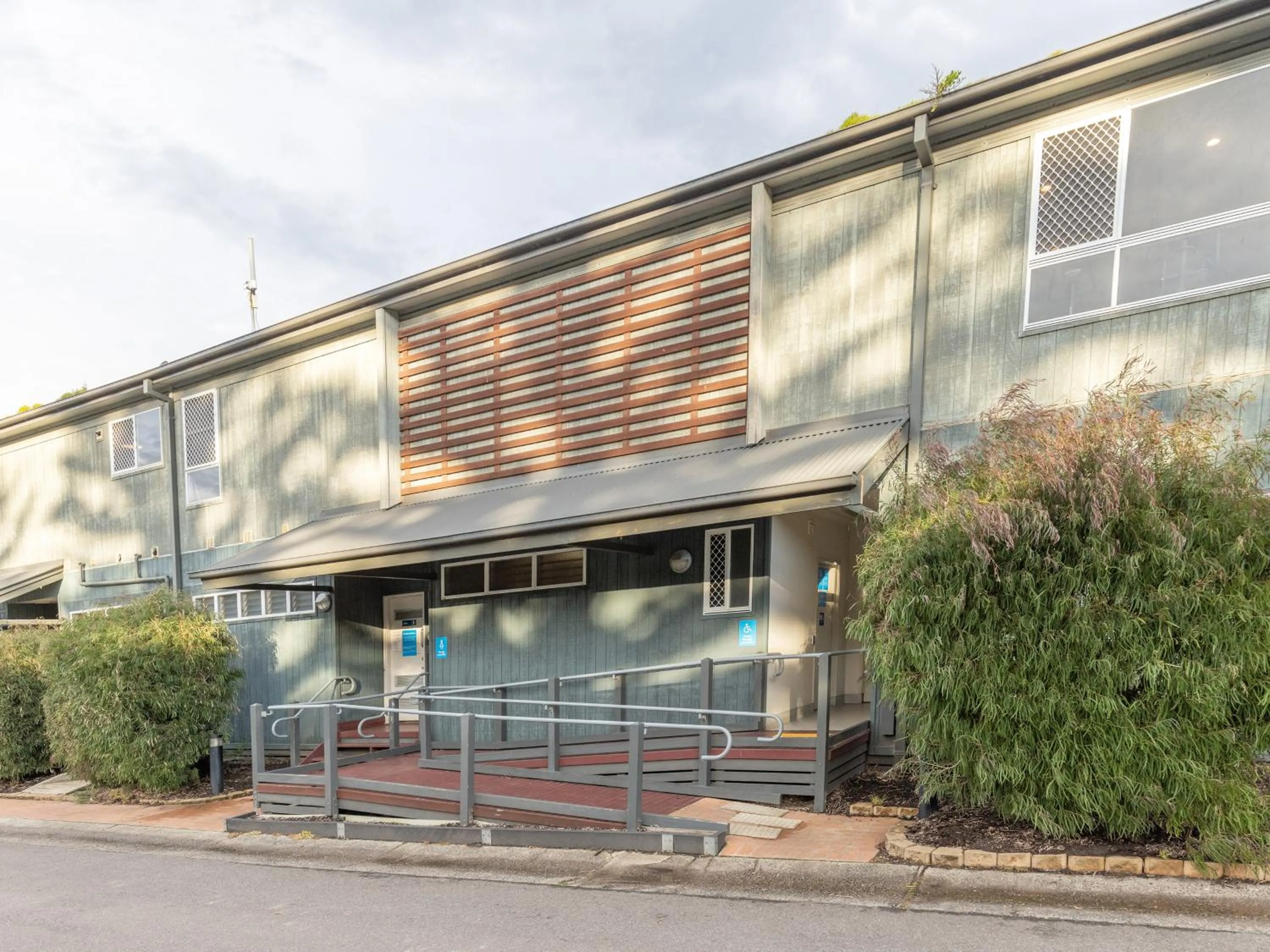 Property building in NRMA Port Campbell Holiday Park