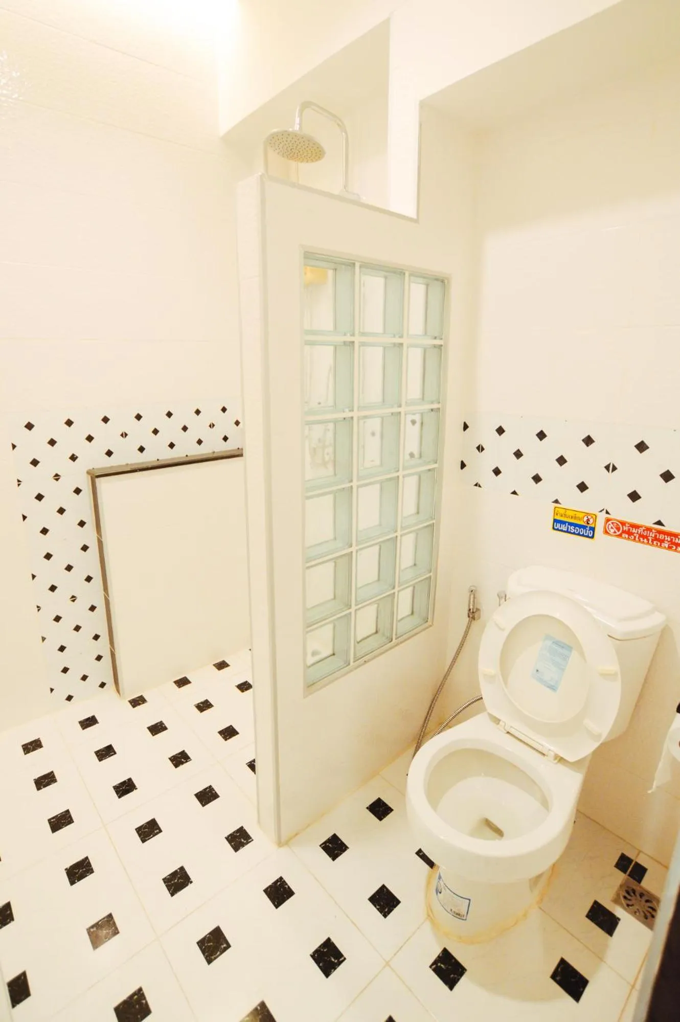 Shower in Thaiphiphat house