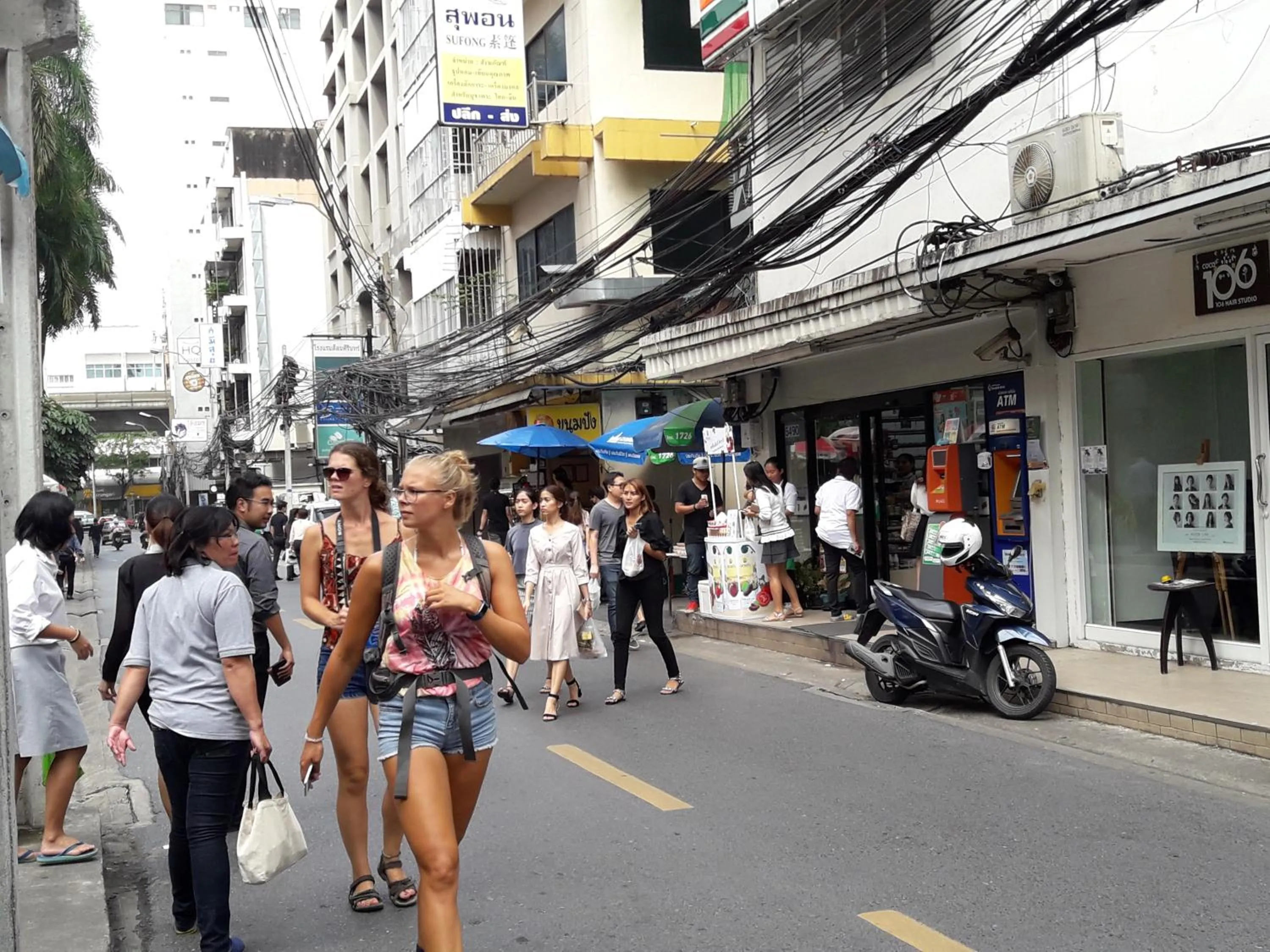 Nearby landmark in Thaiphiphat house