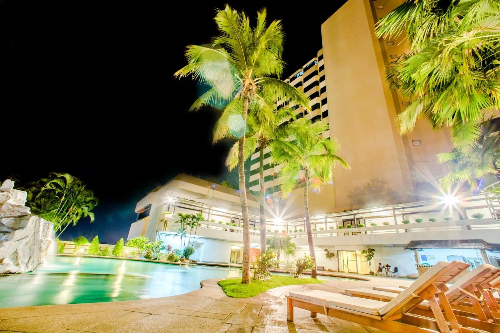 Topland Hotel & Convention Centre