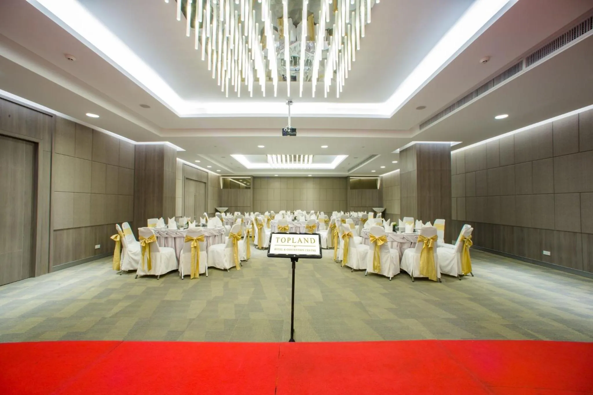 Topland Hotel & Convention Centre