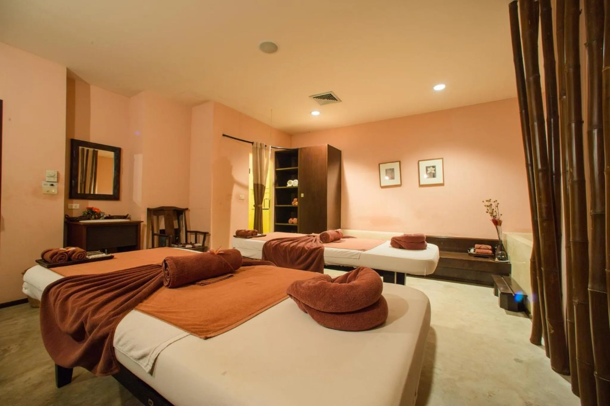 Bed in Topland Hotel & Convention Centre