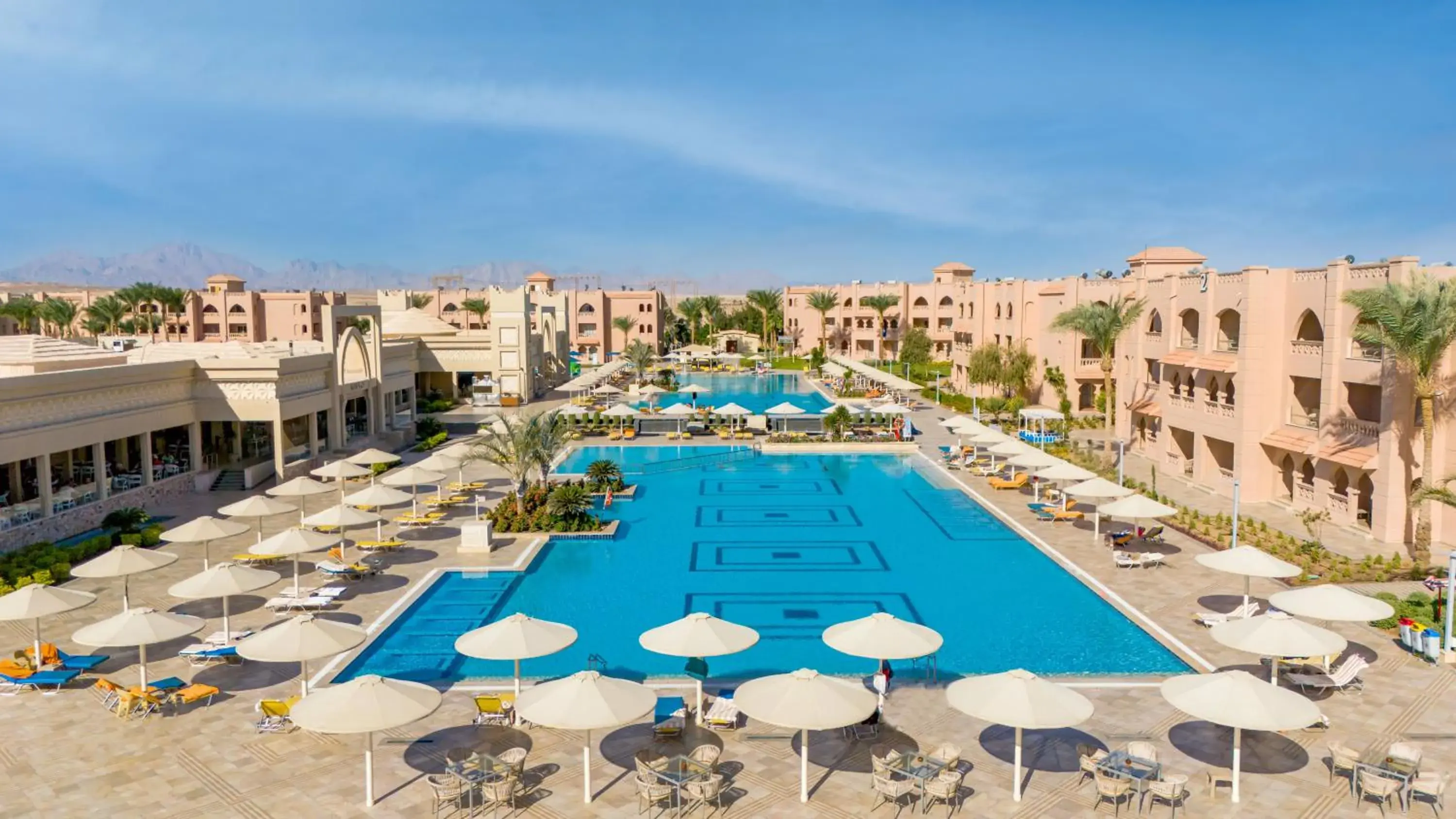Swimming pool in Pickalbatros Aqua Vista Resort - Hurghada Swimming pool in Pickalbatros Aqua Vista Resort - Hurghada