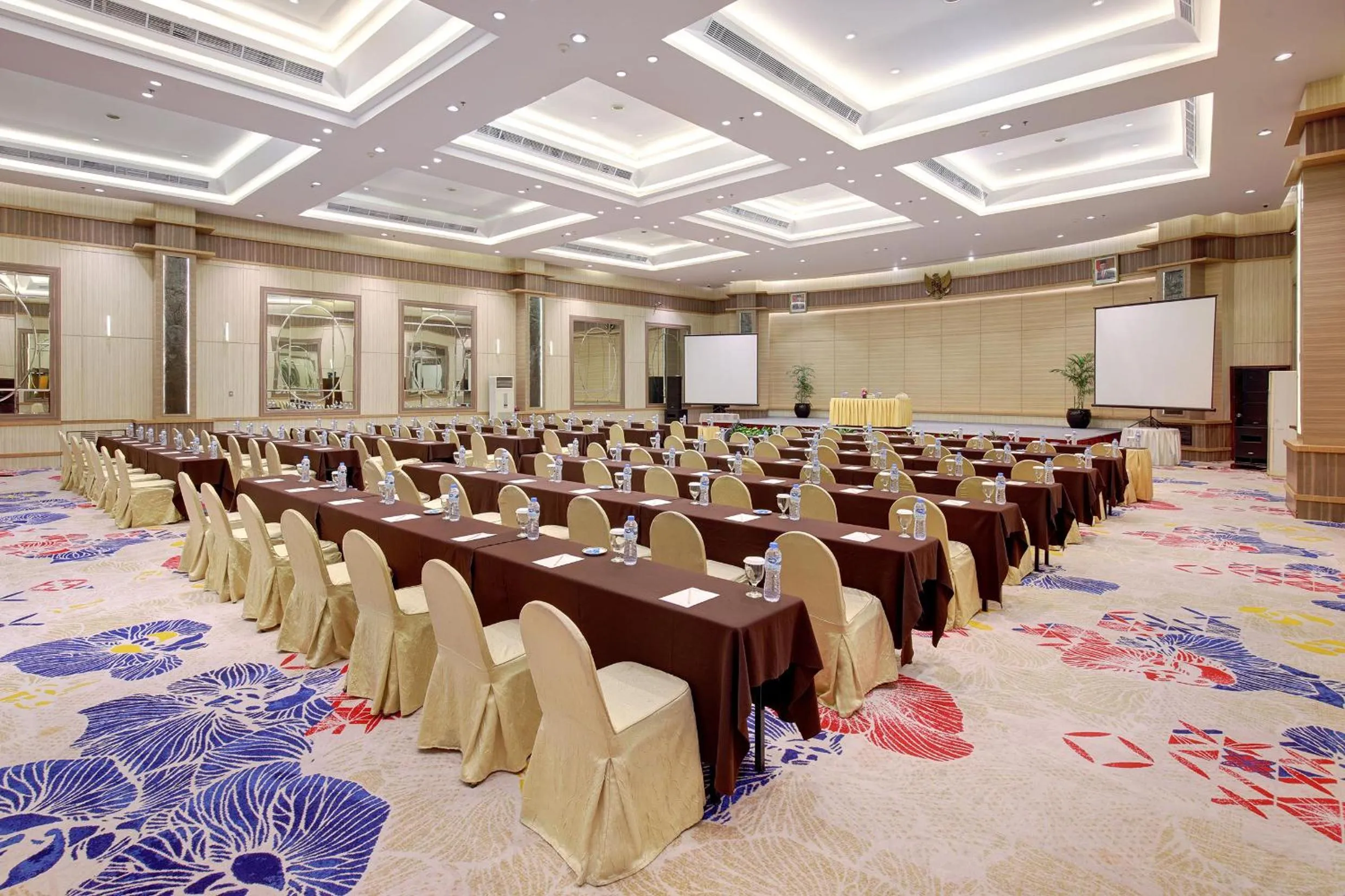 Meeting/conference room in Lumire Hotel & Convention Centre