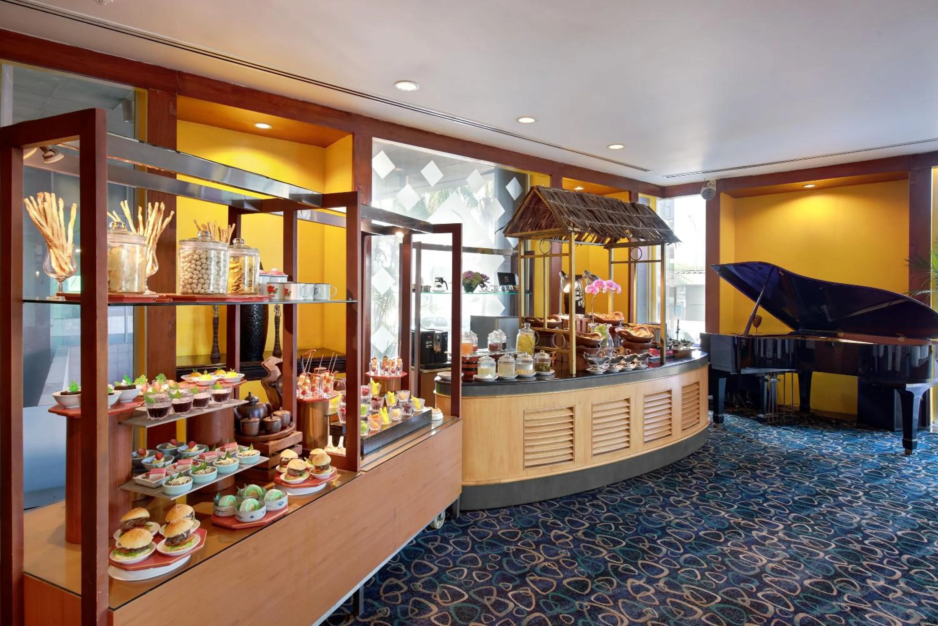 Lounge or bar in Lumire Hotel & Convention Centre