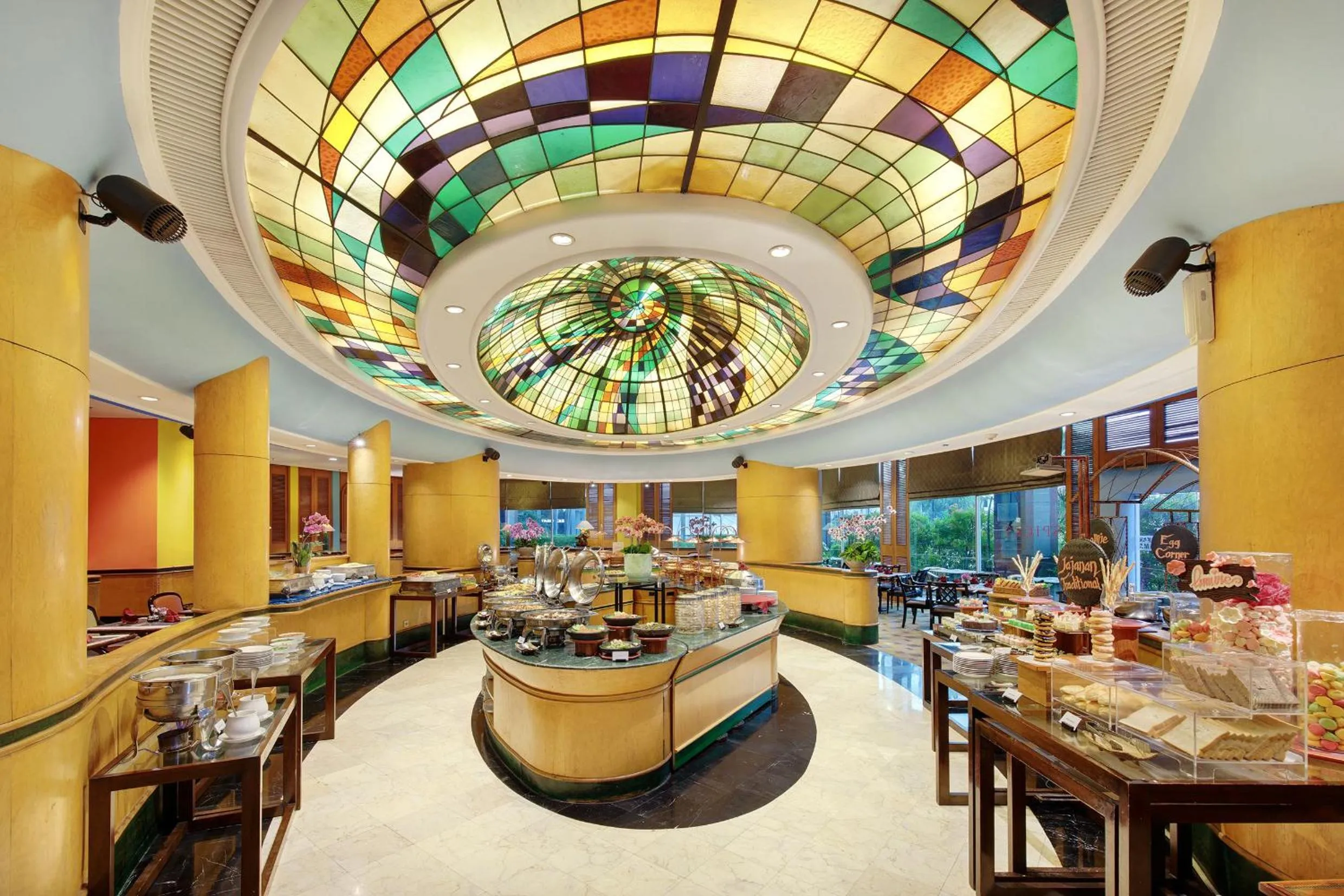 Restaurant/places to eat in Lumire Hotel & Convention Centre