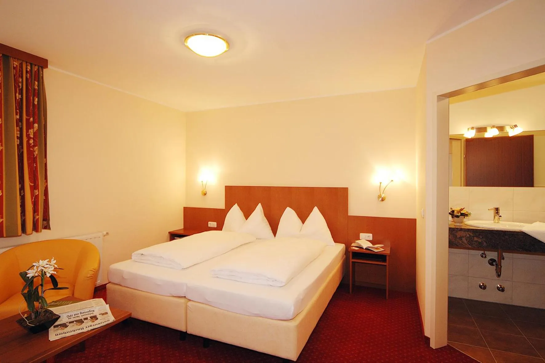 Photo of the whole room, Bed in Der Kaiserhof Ried