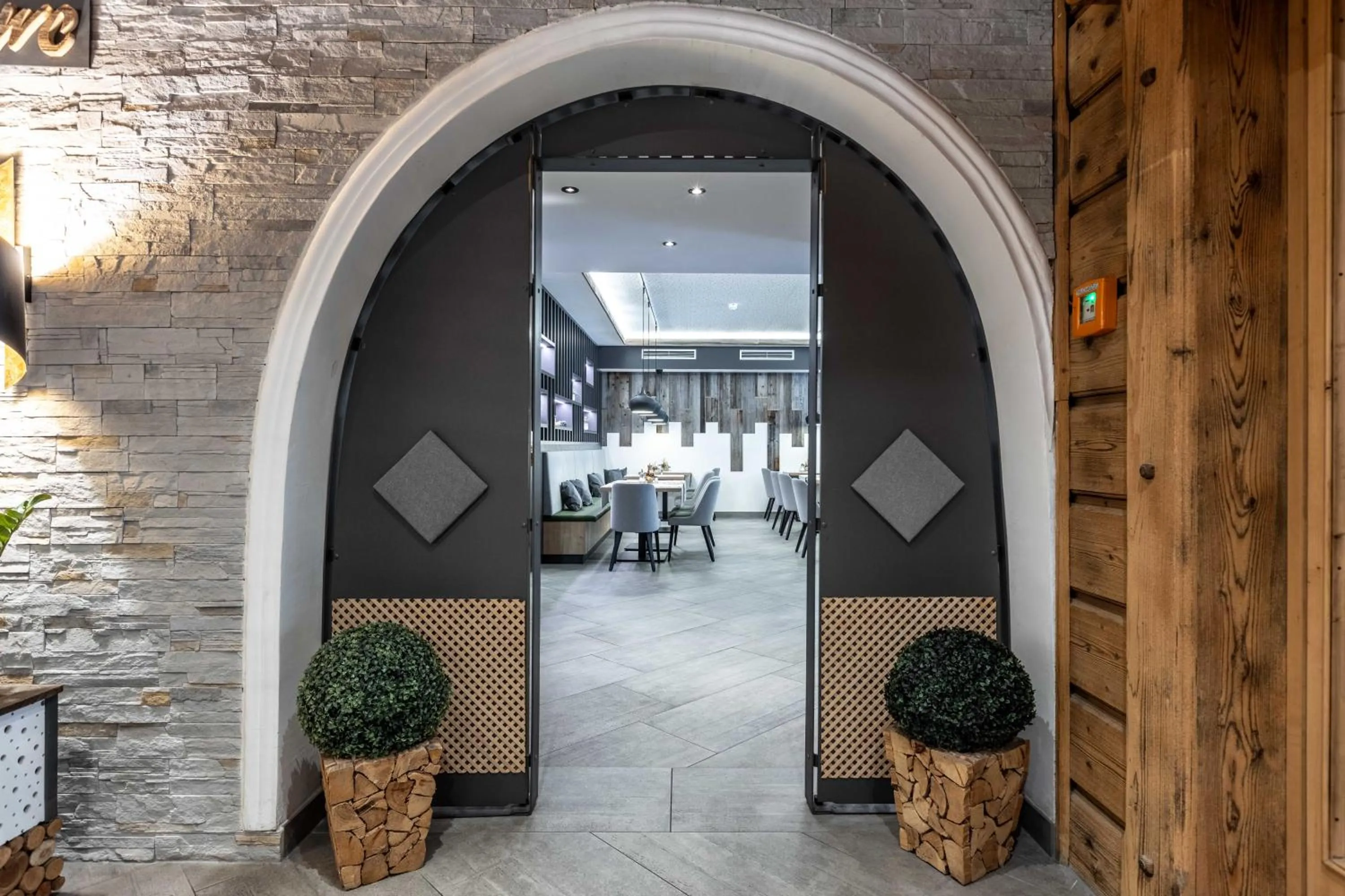 Hotel Post by keyone