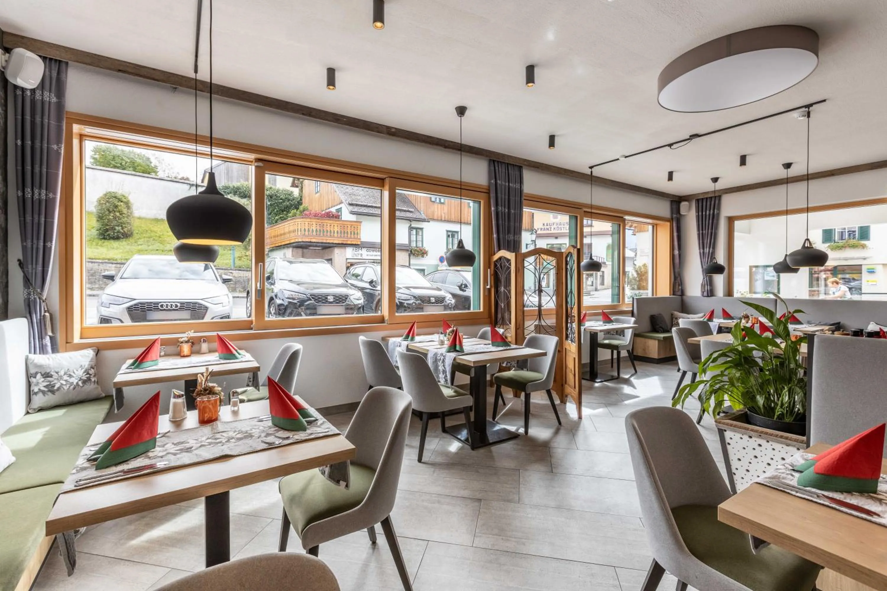 Hotel Post by keyone