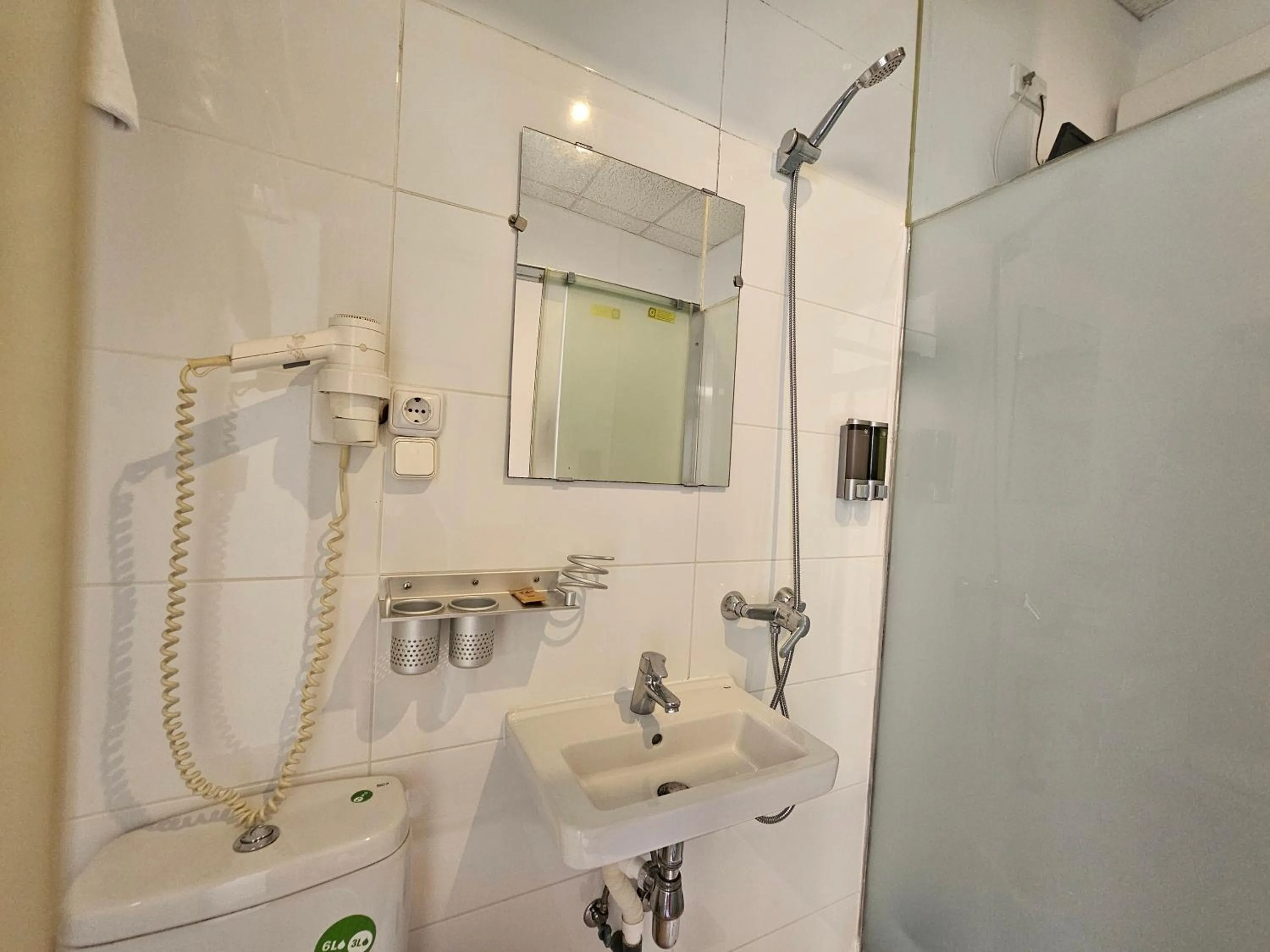 Shower in Hotel Palermo