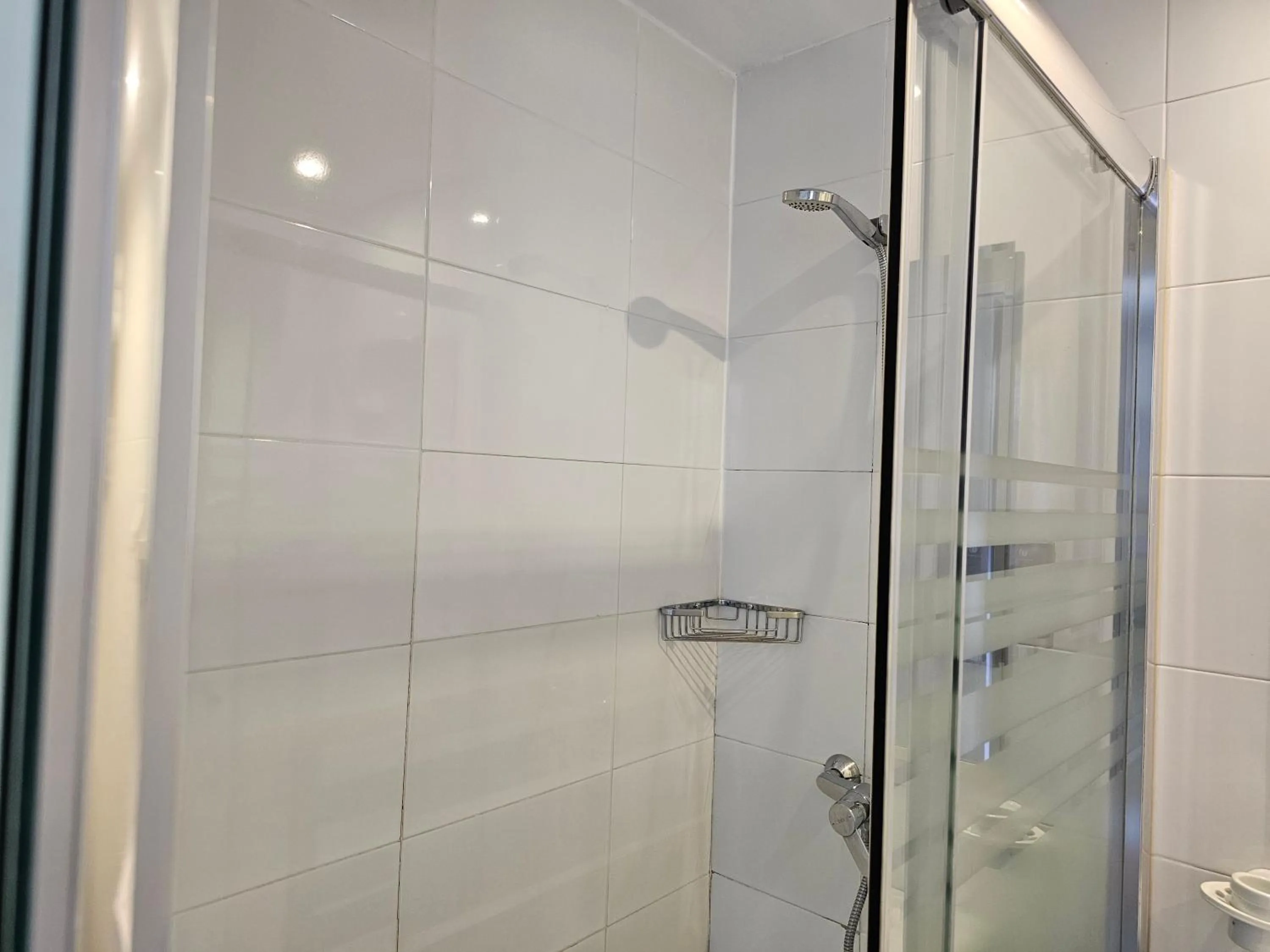 Shower in Hotel Palermo