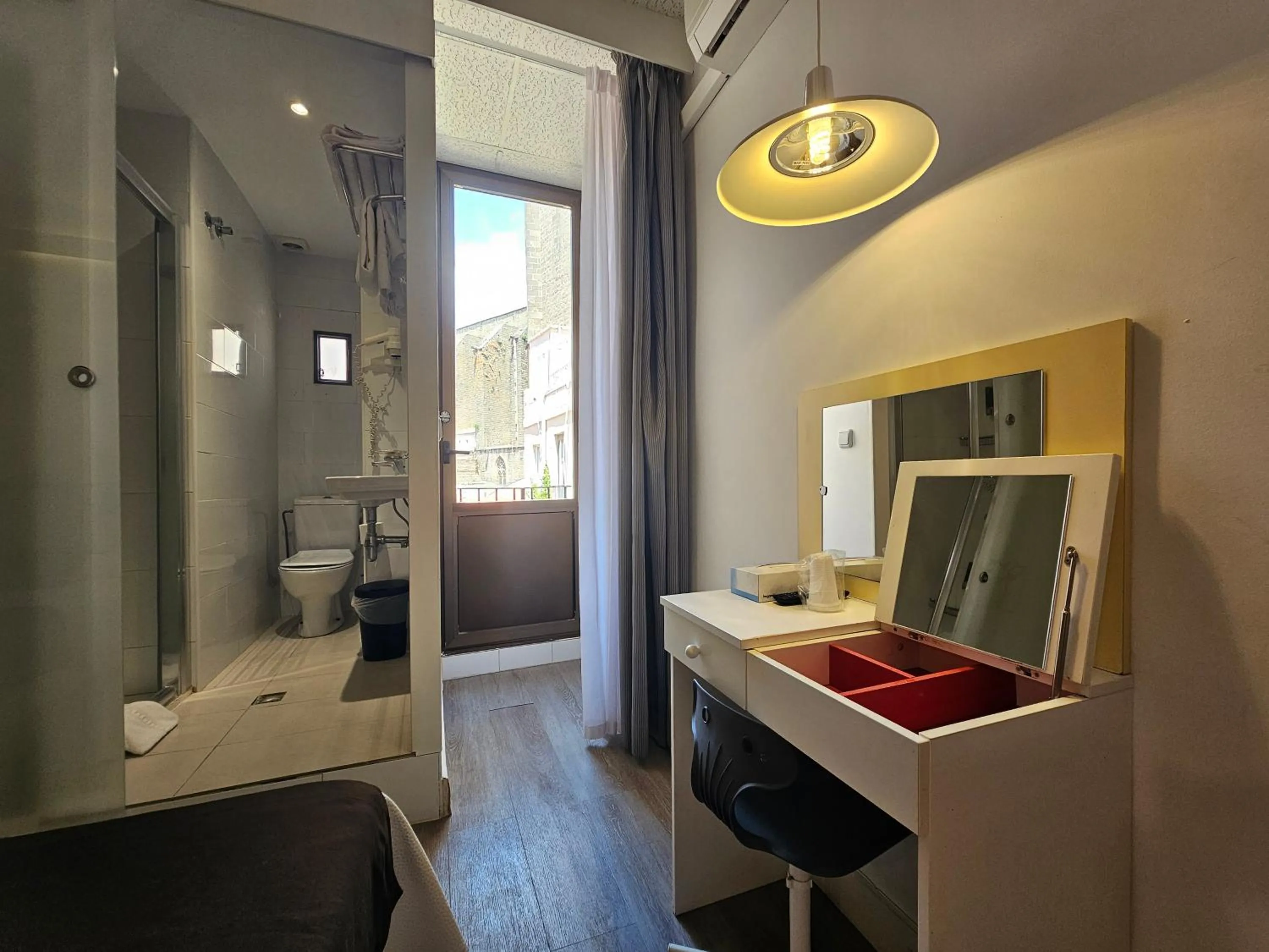 Toilet in Hotel Palermo