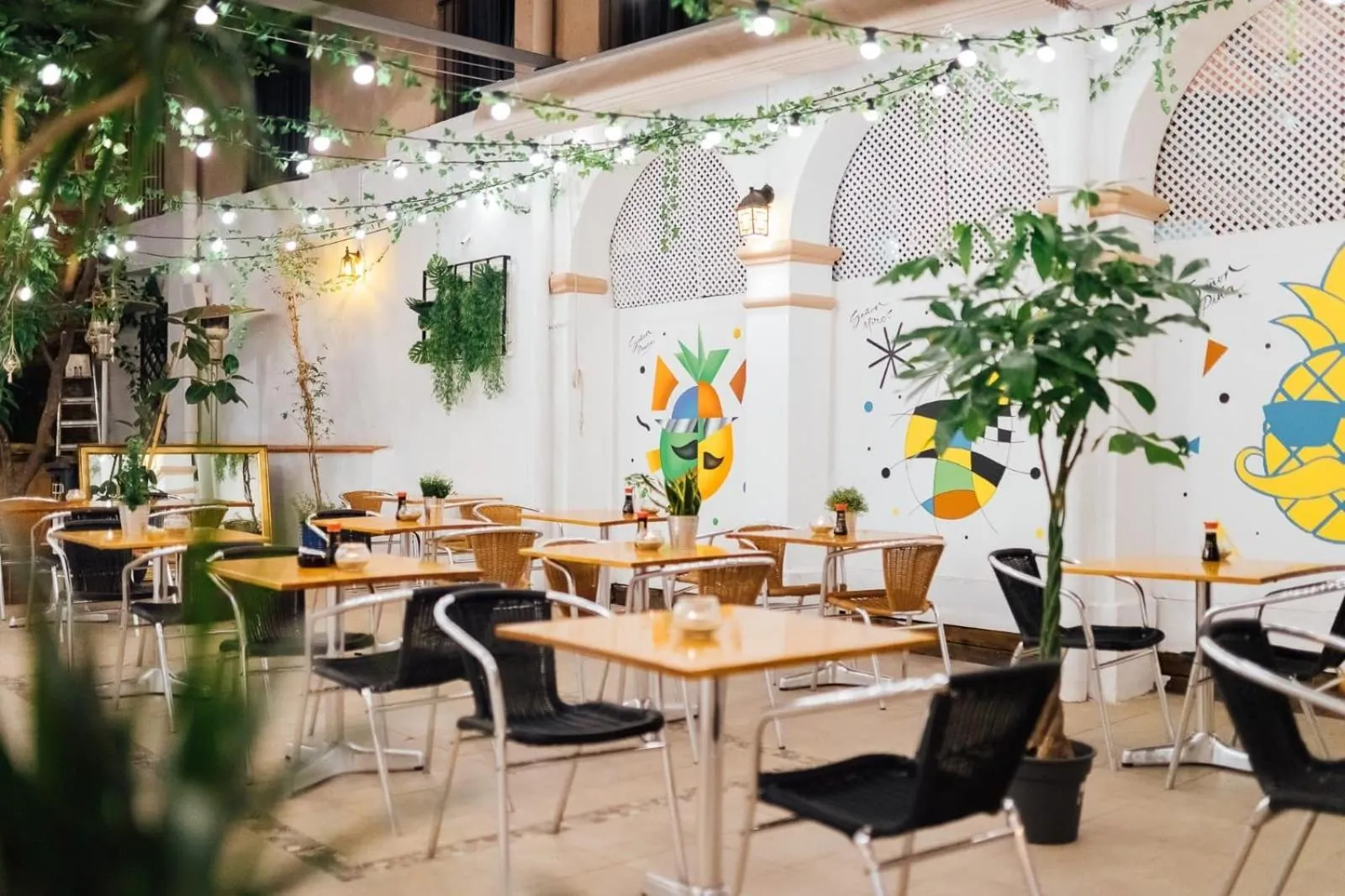 Restaurant/places to eat in Hotel Palermo